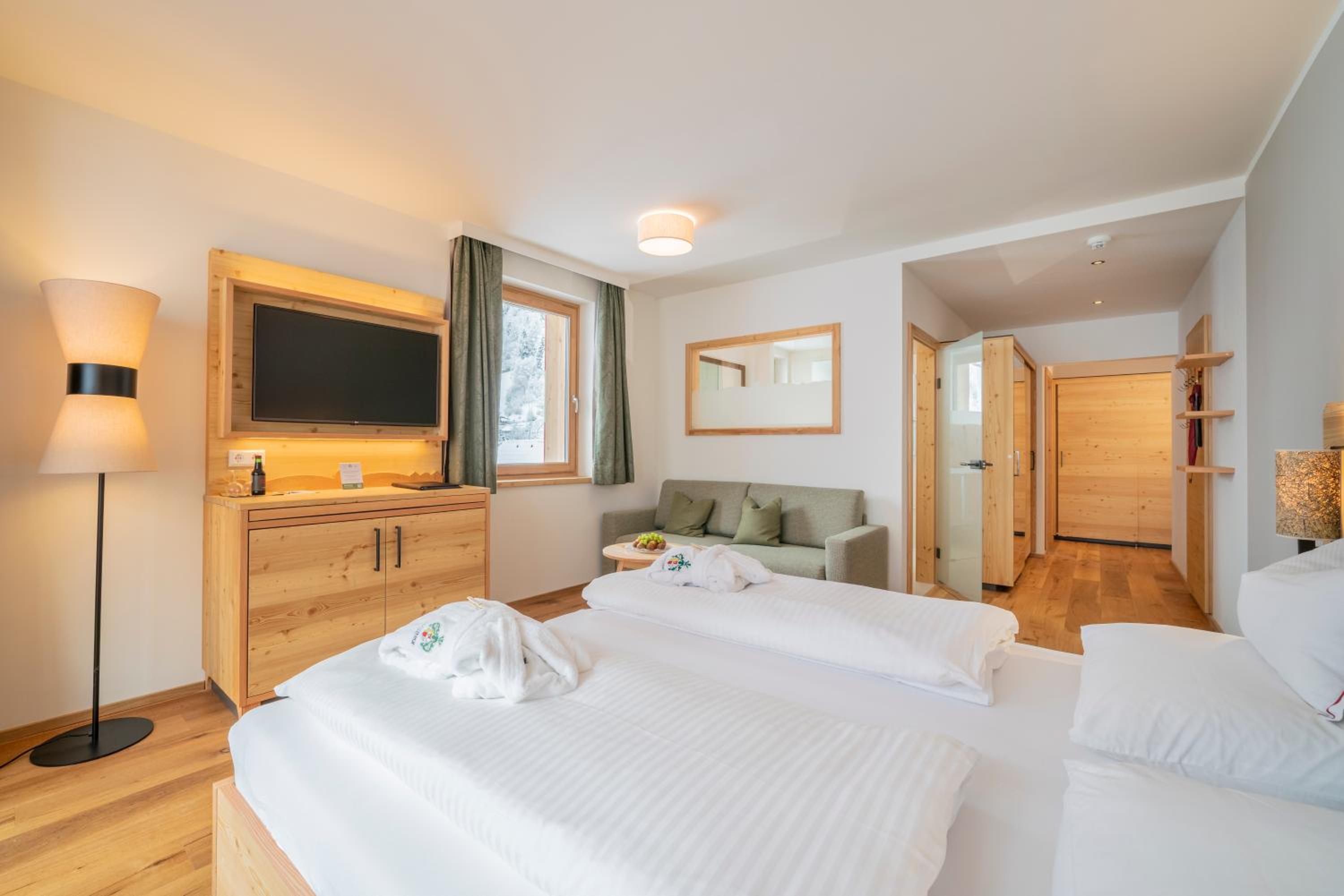 Family Suite with Balcony photo 3