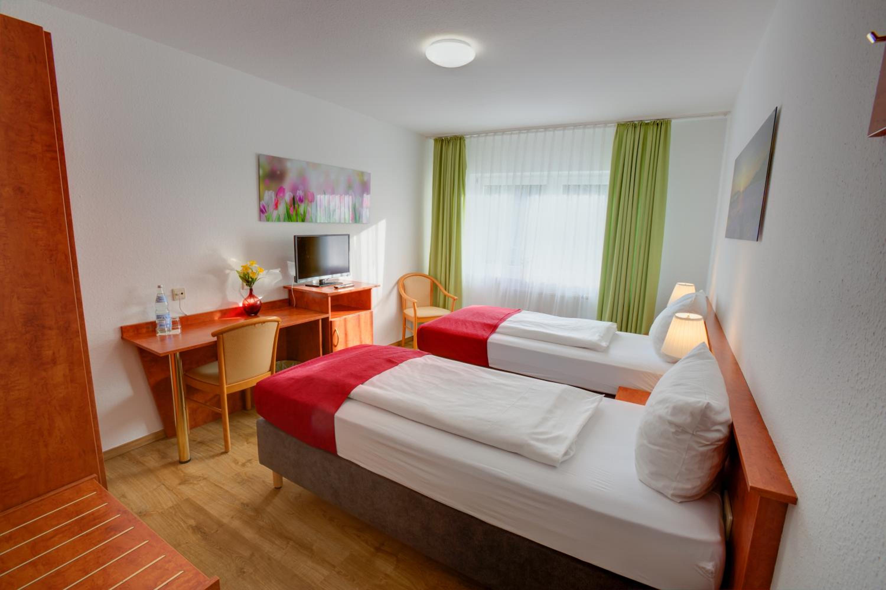 Standard Double Room - Photo 18
