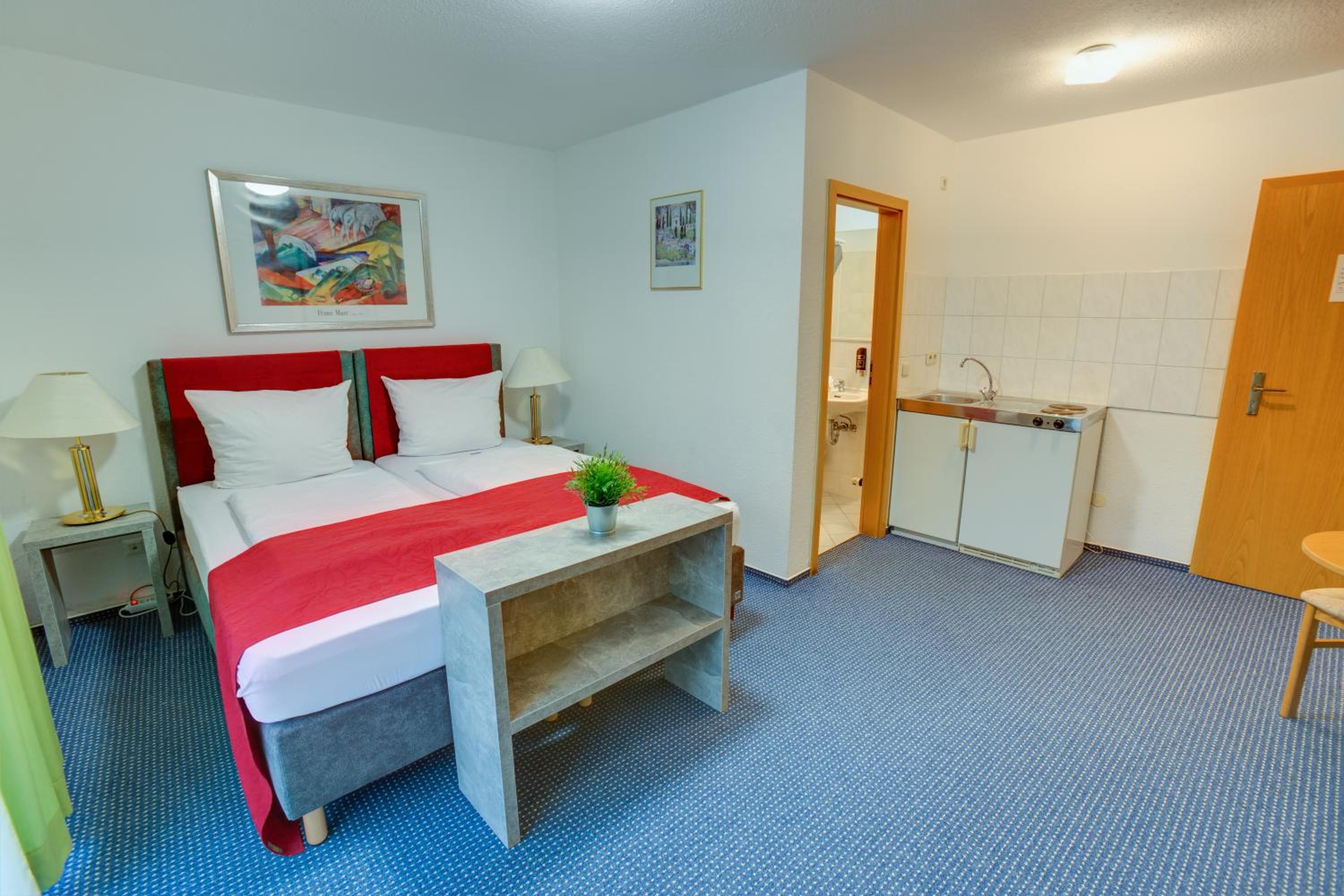 Standard Double Room - Photo 8