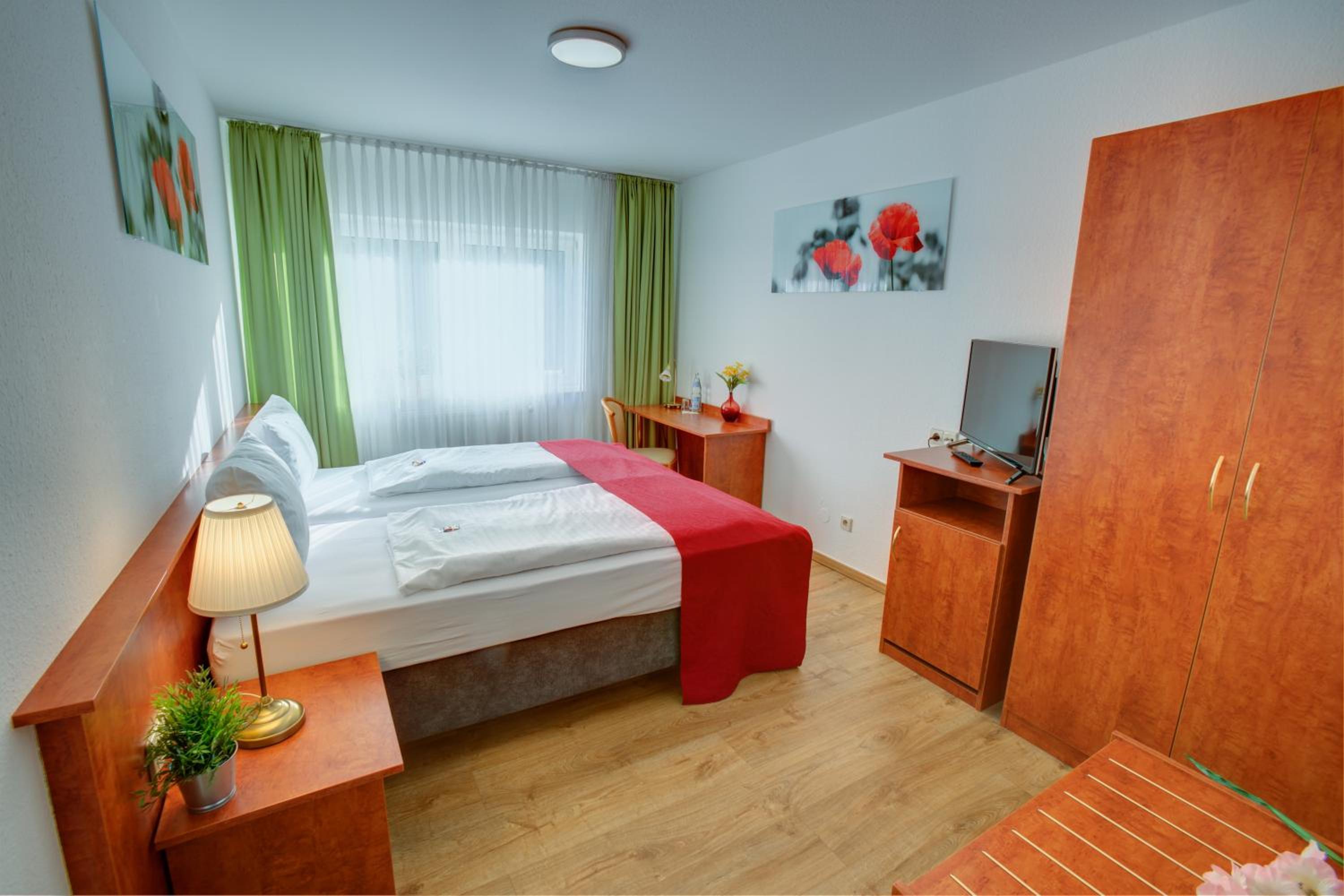 Standard Double Room - Photo 9