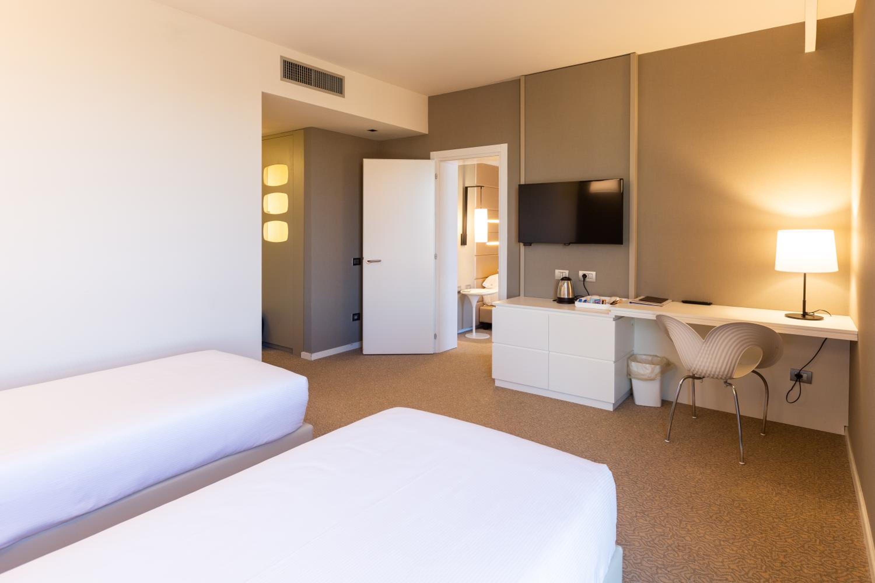 Standard Quadruple Room - Photo 7