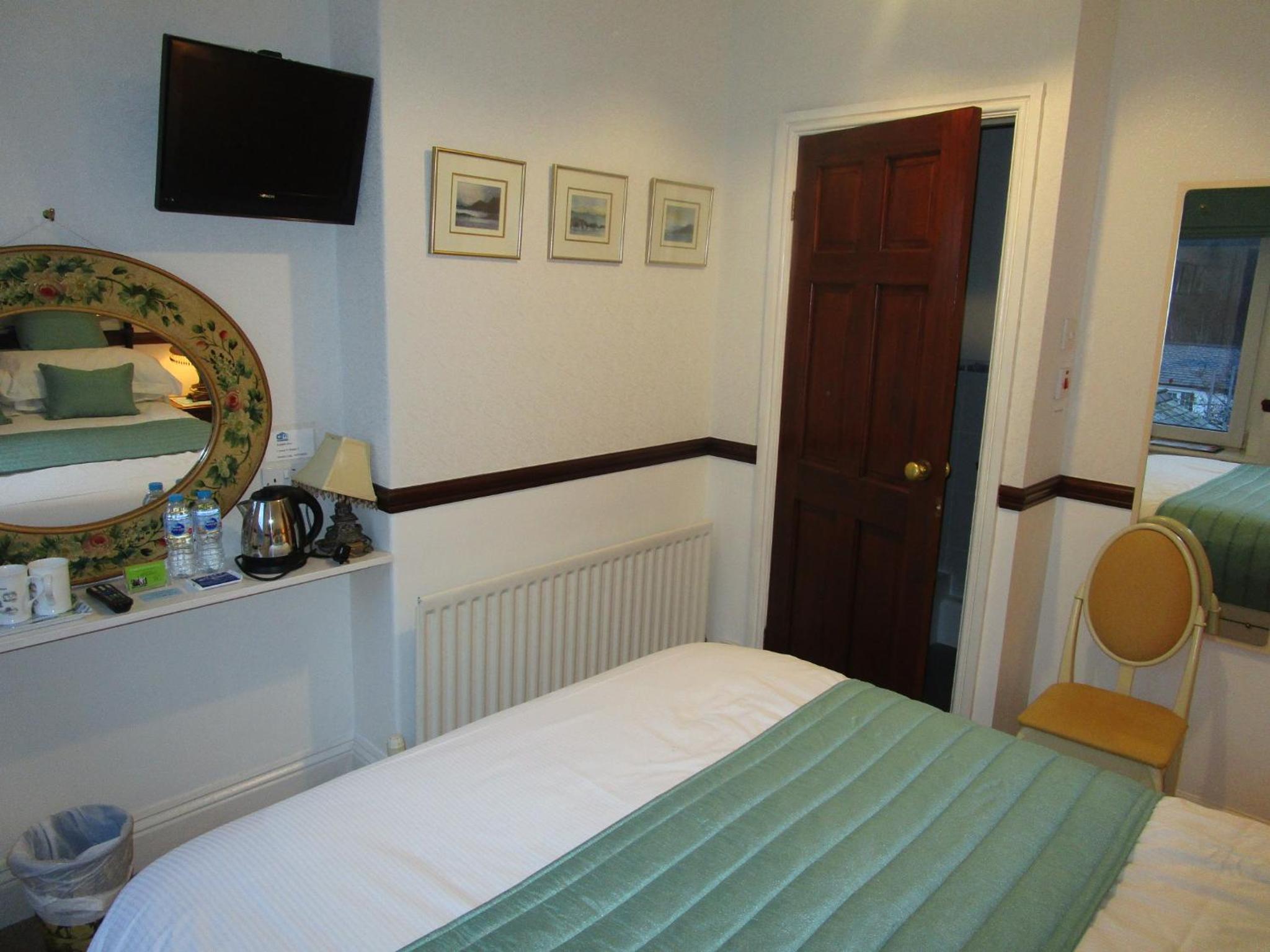 Cozy Double Room with En-Suite Shower photo 2