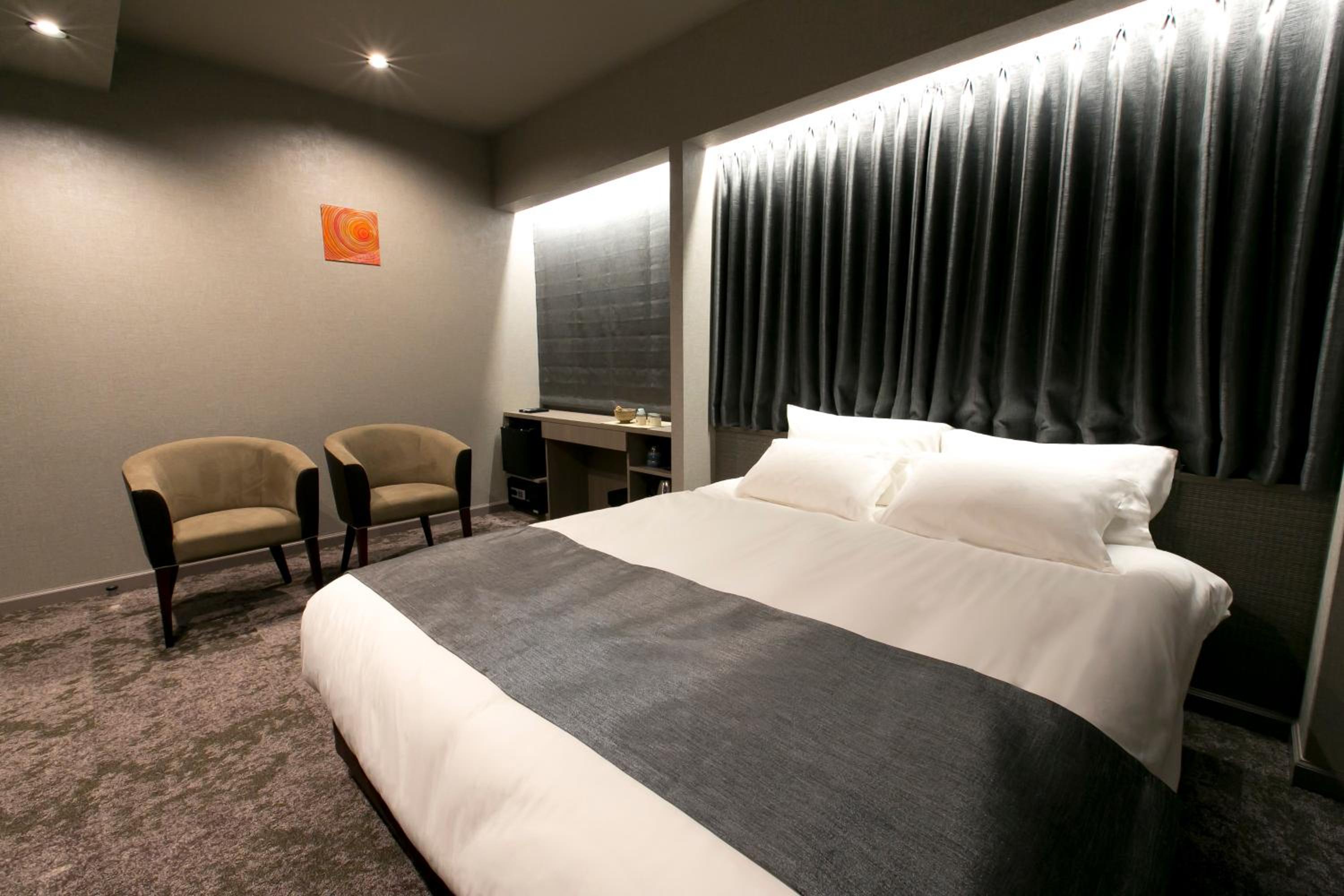 Standard Double Room - Photo 10