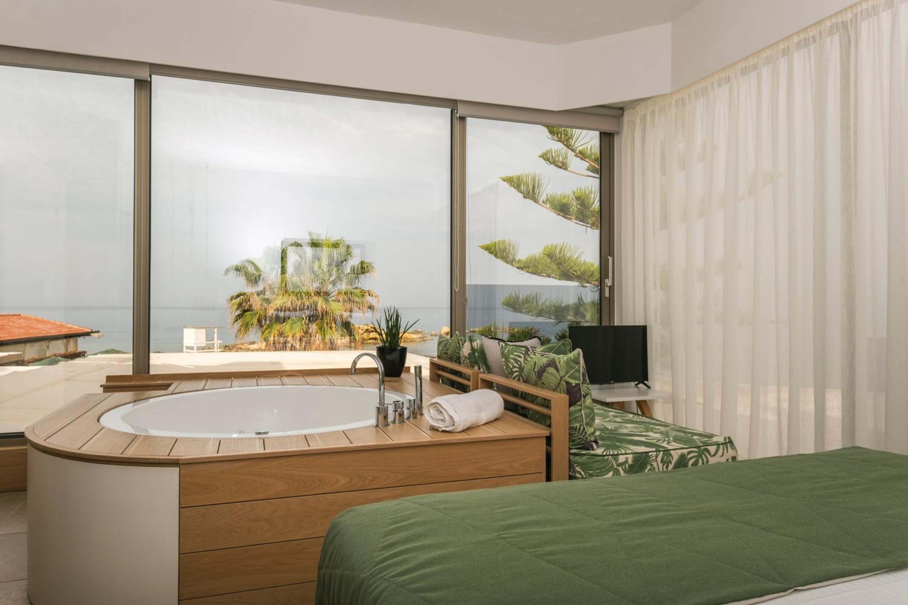 Master Suite with Hot Tub & Panoramic Sea View
