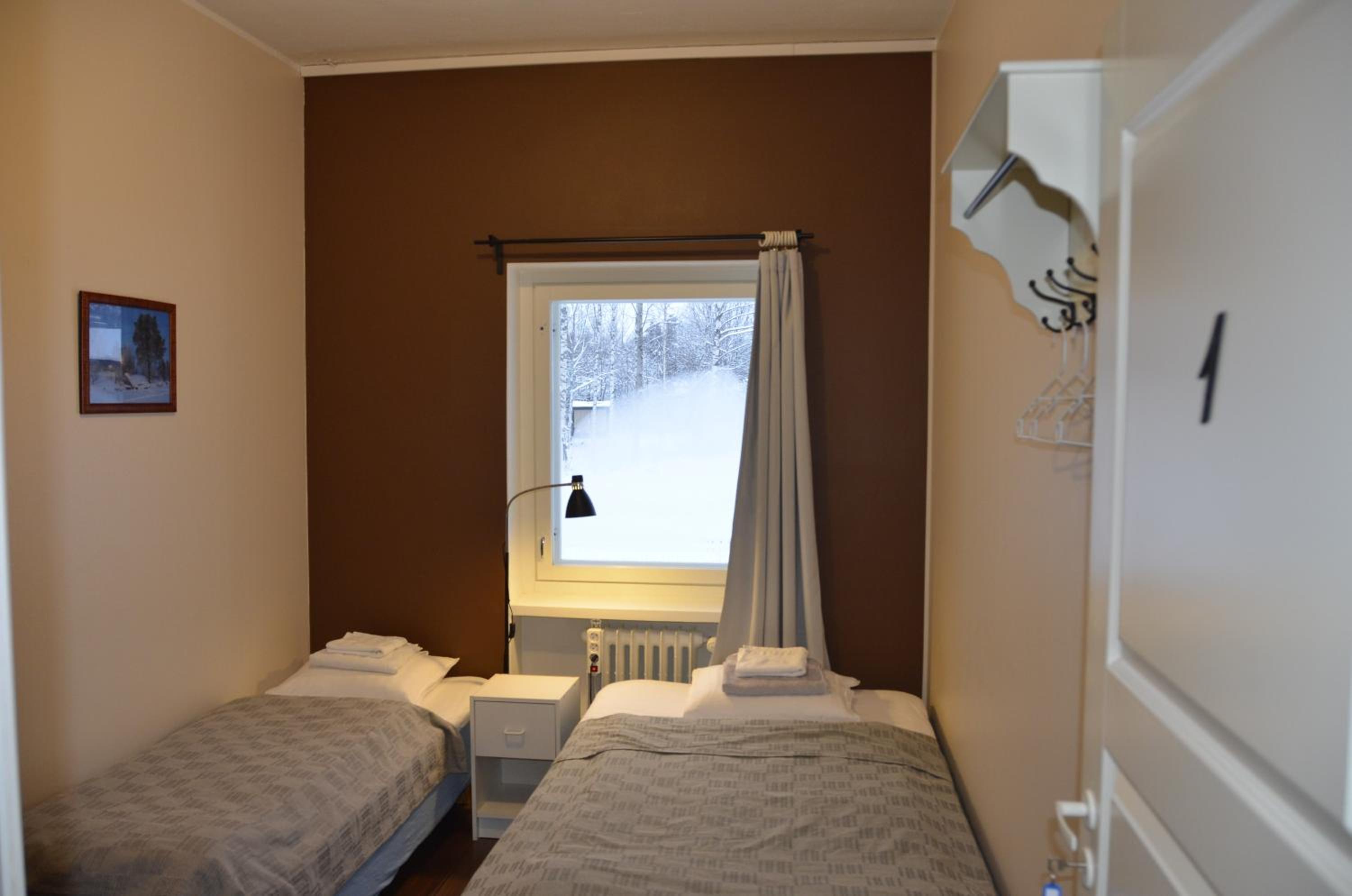 Budget Twin Room with Shared Bathroom