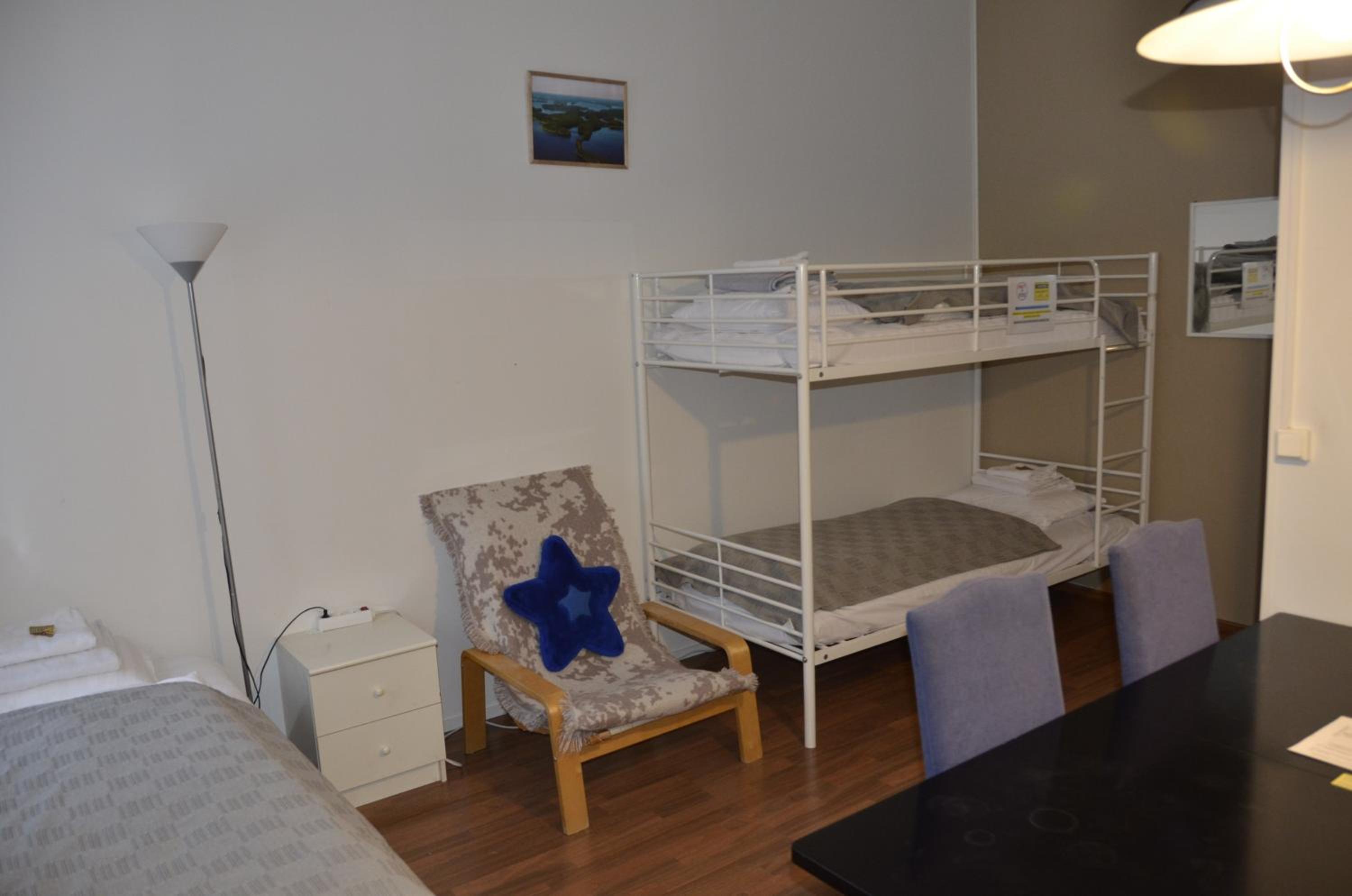 Two-Room Apartment with One Bedroom, Private Bathroom and Kitchen - Photo 1