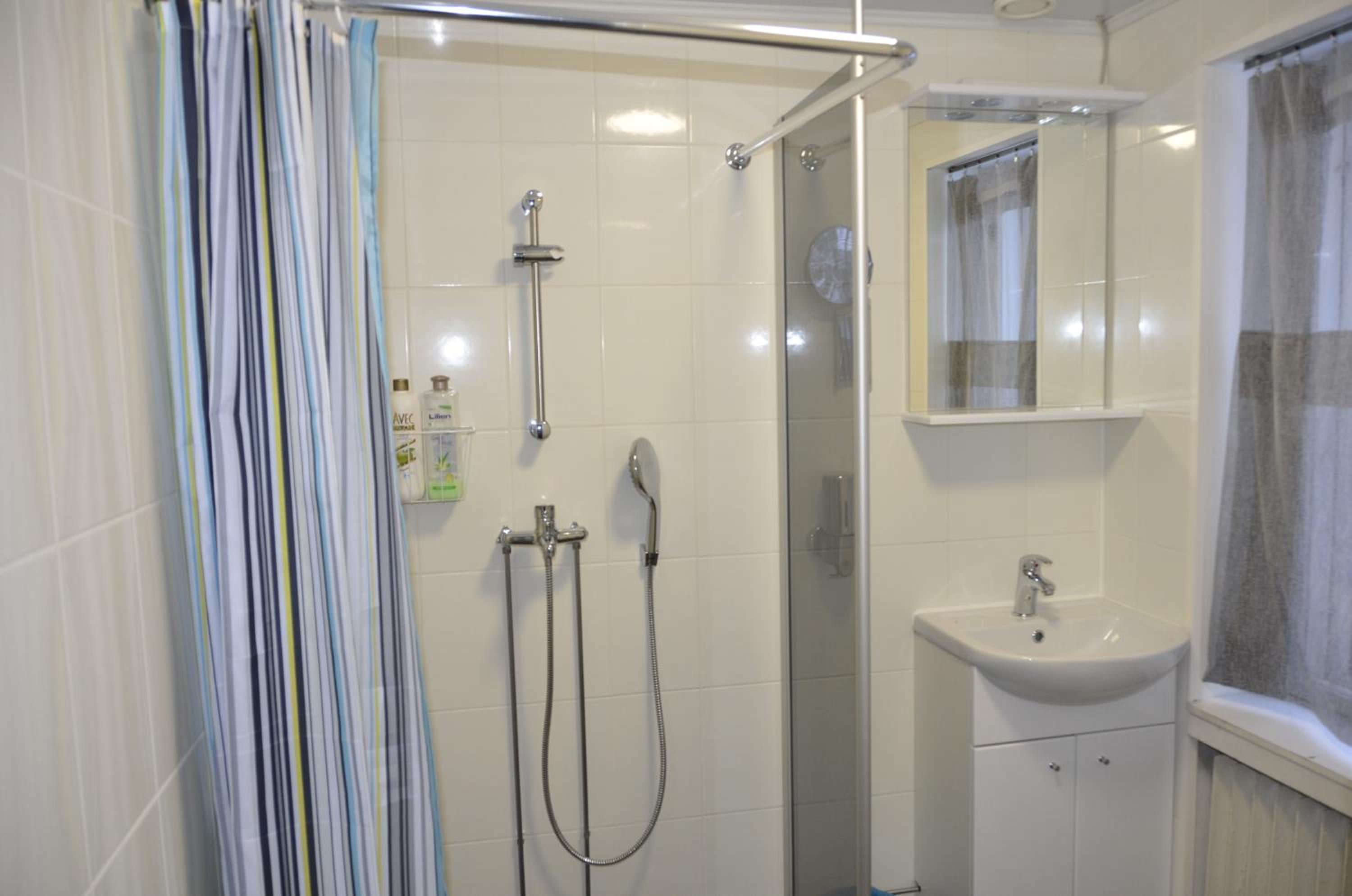 Two-Room Apartment with One Bedroom, Private Bathroom and Kitchen - Photo 2