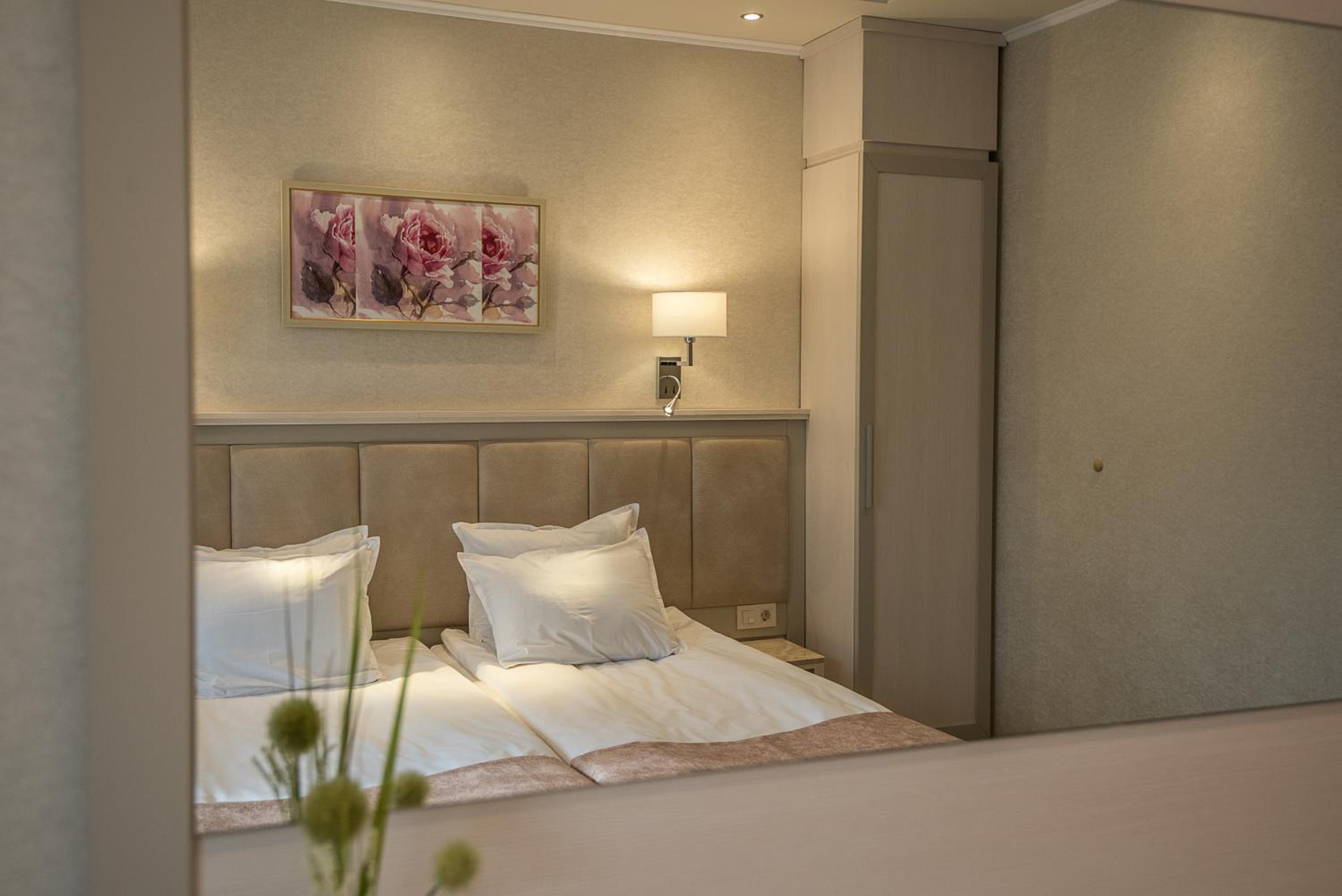 Double or Twin Room with Balcony photo 3