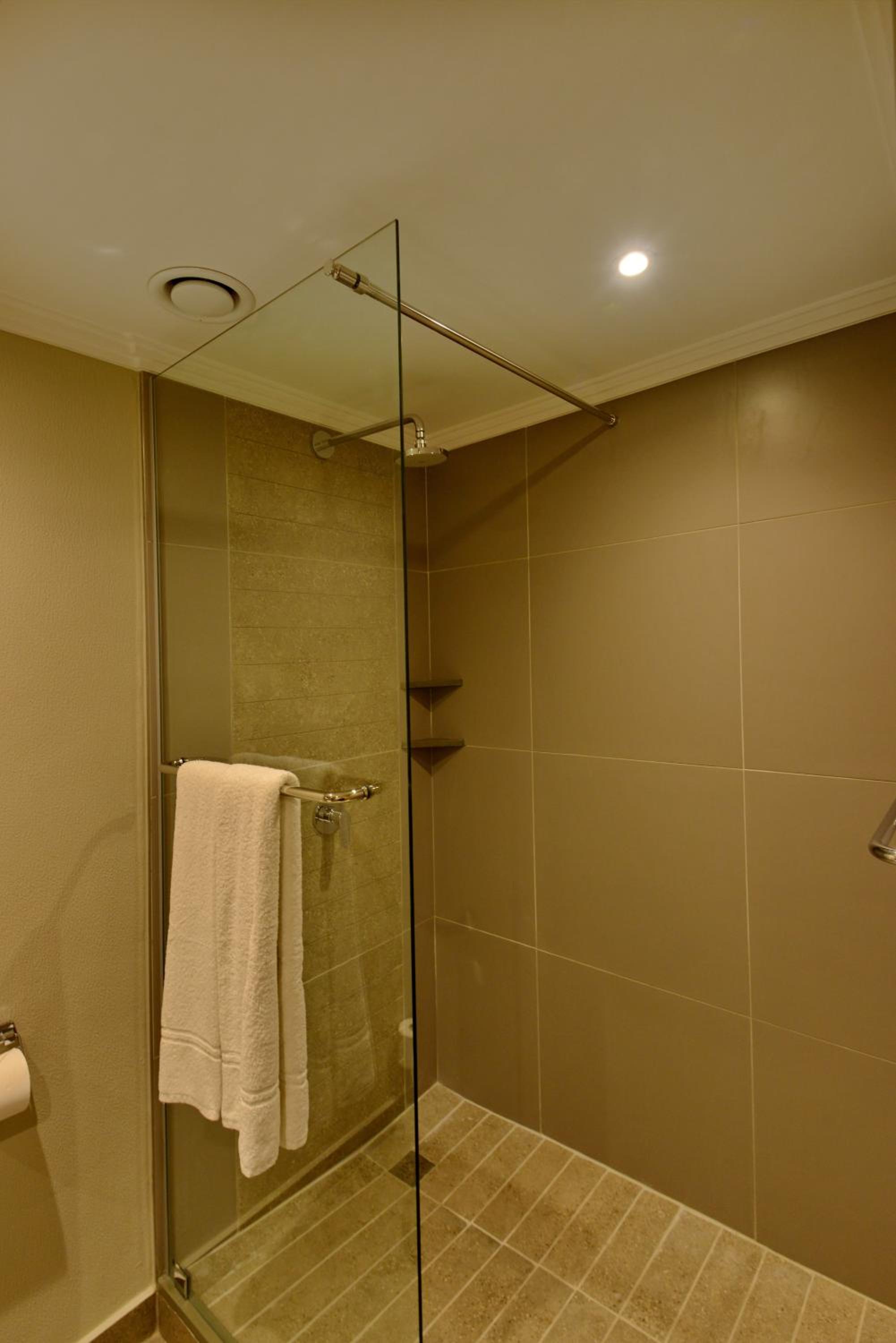 Twin Room - Non-Smoking photo 3