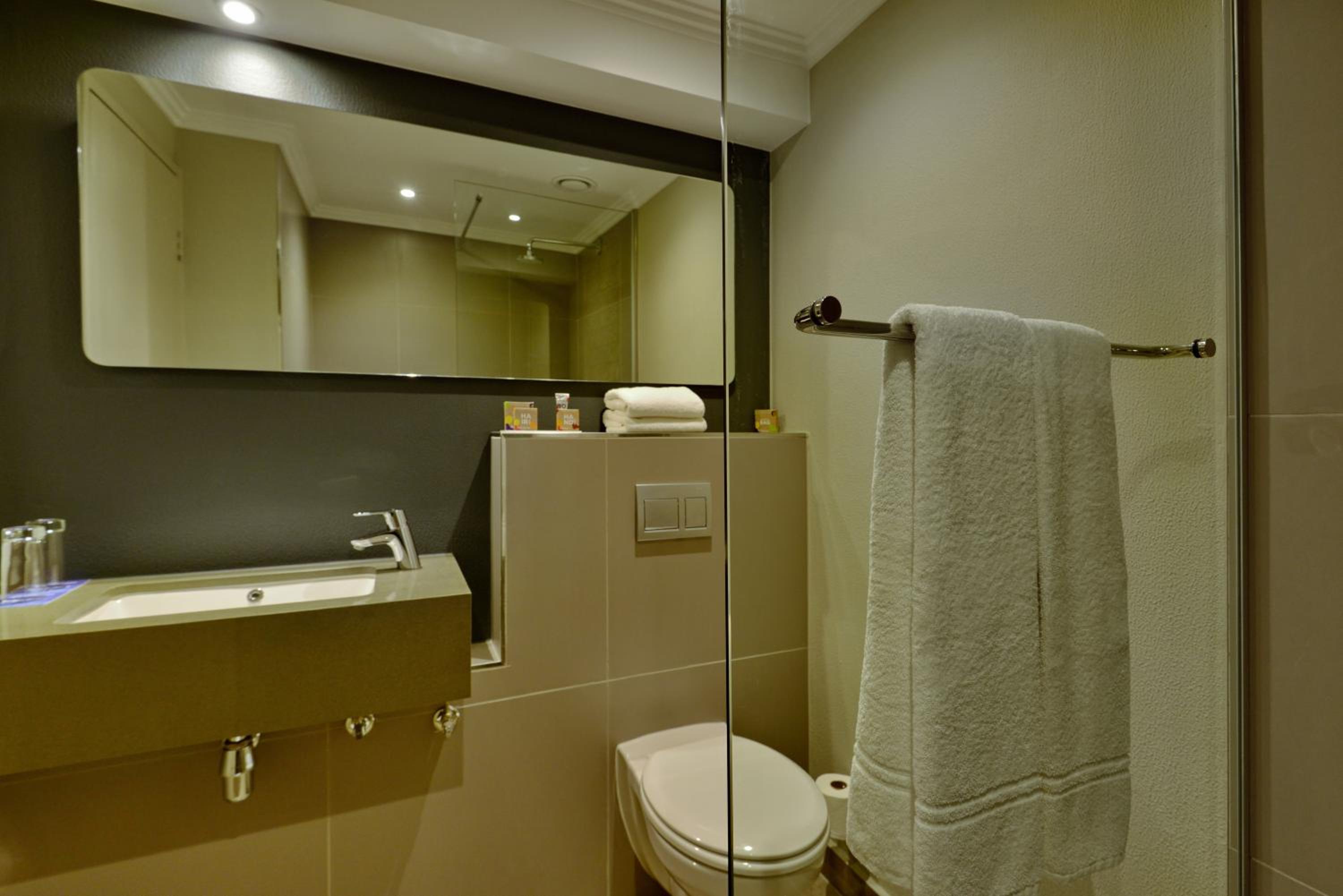 Double Room - Disability Access photo 3