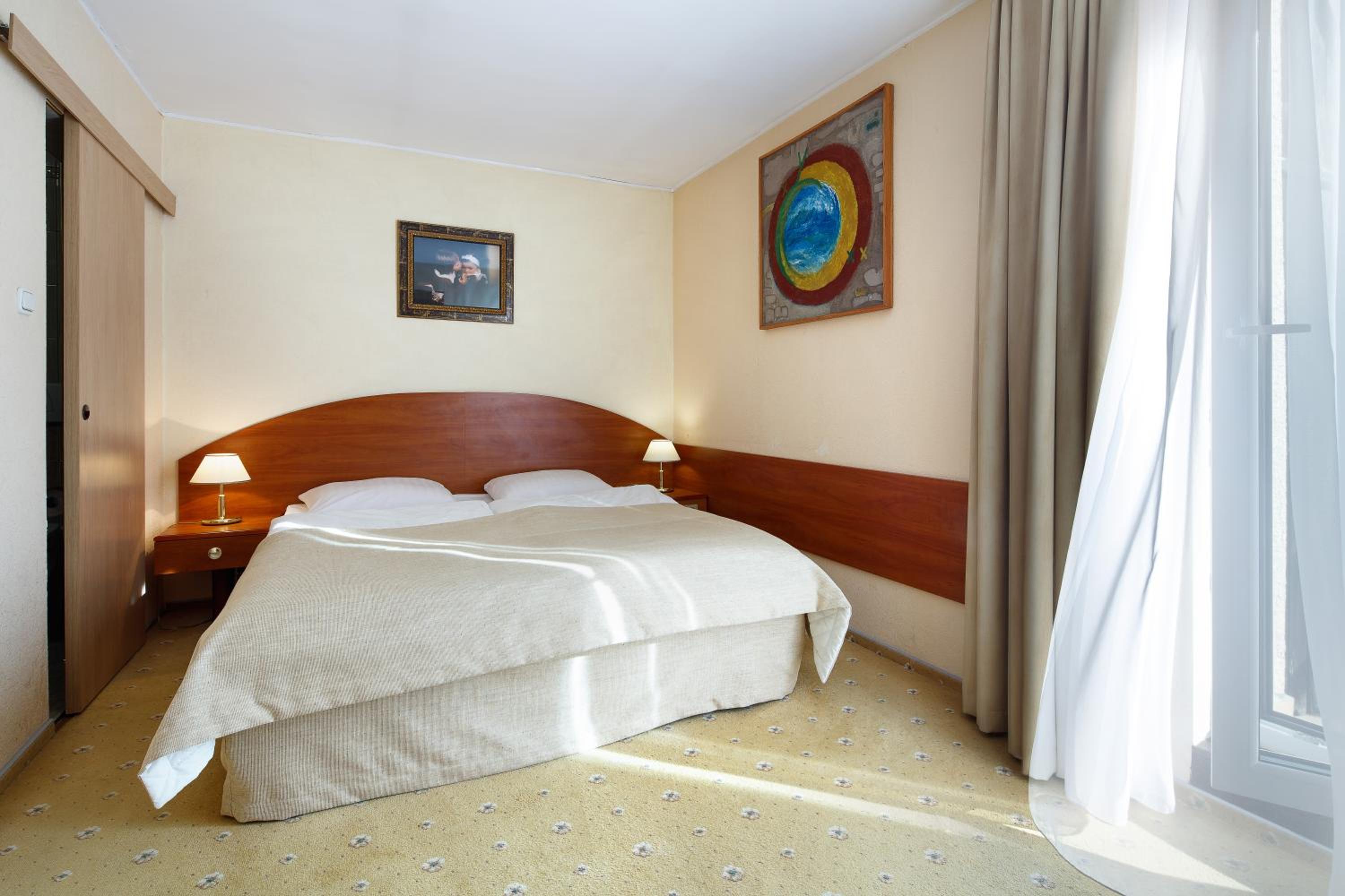 Apartment - Photo 2