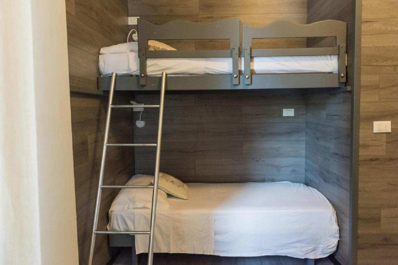 Quadruple Room - Photo 5
