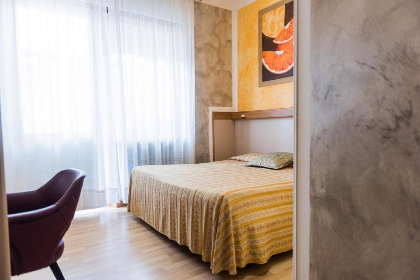Double or Twin Room - Photo 5