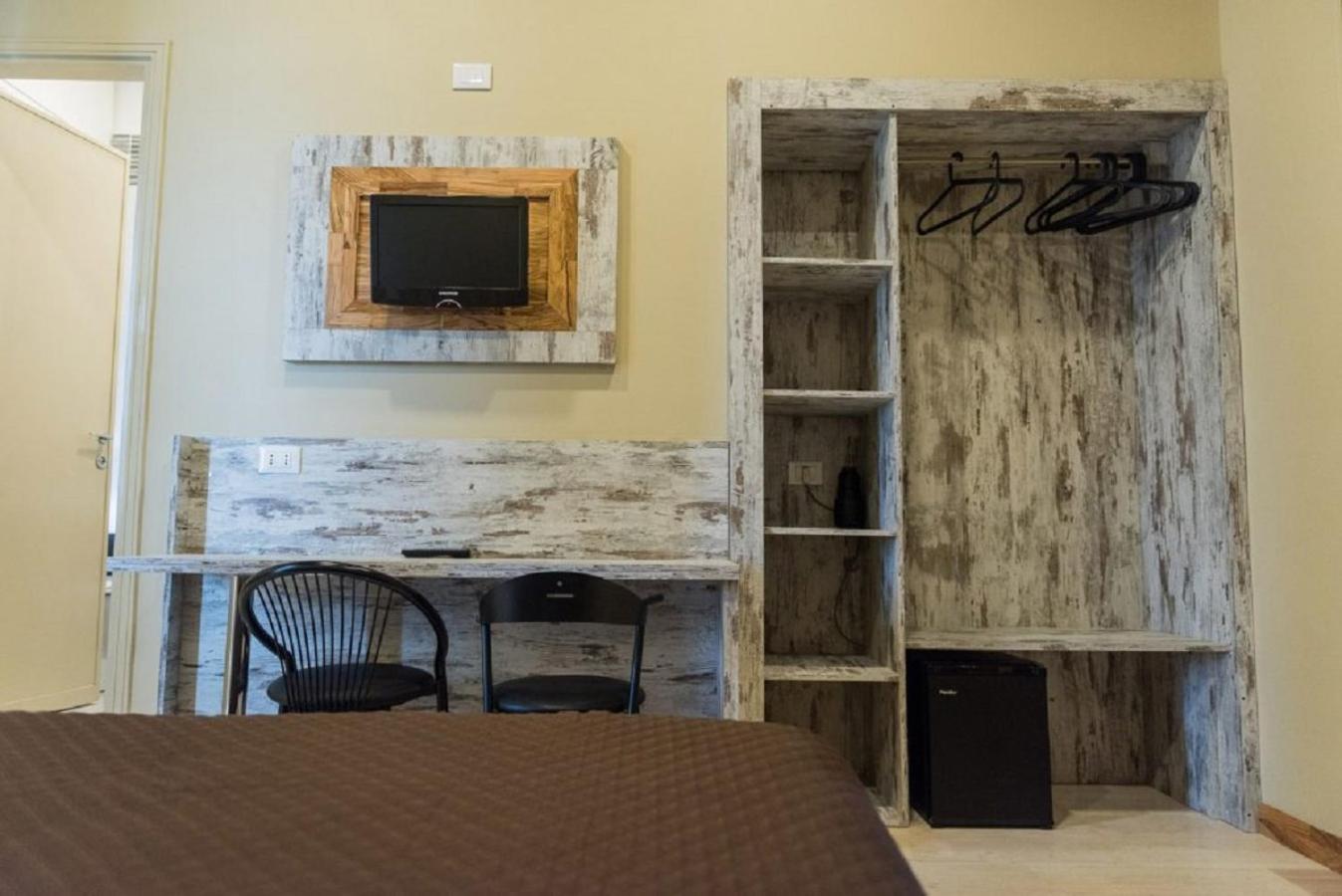Double or Twin Room - Photo 13