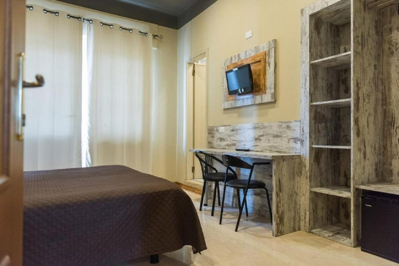 Double or Twin Room - Photo 4
