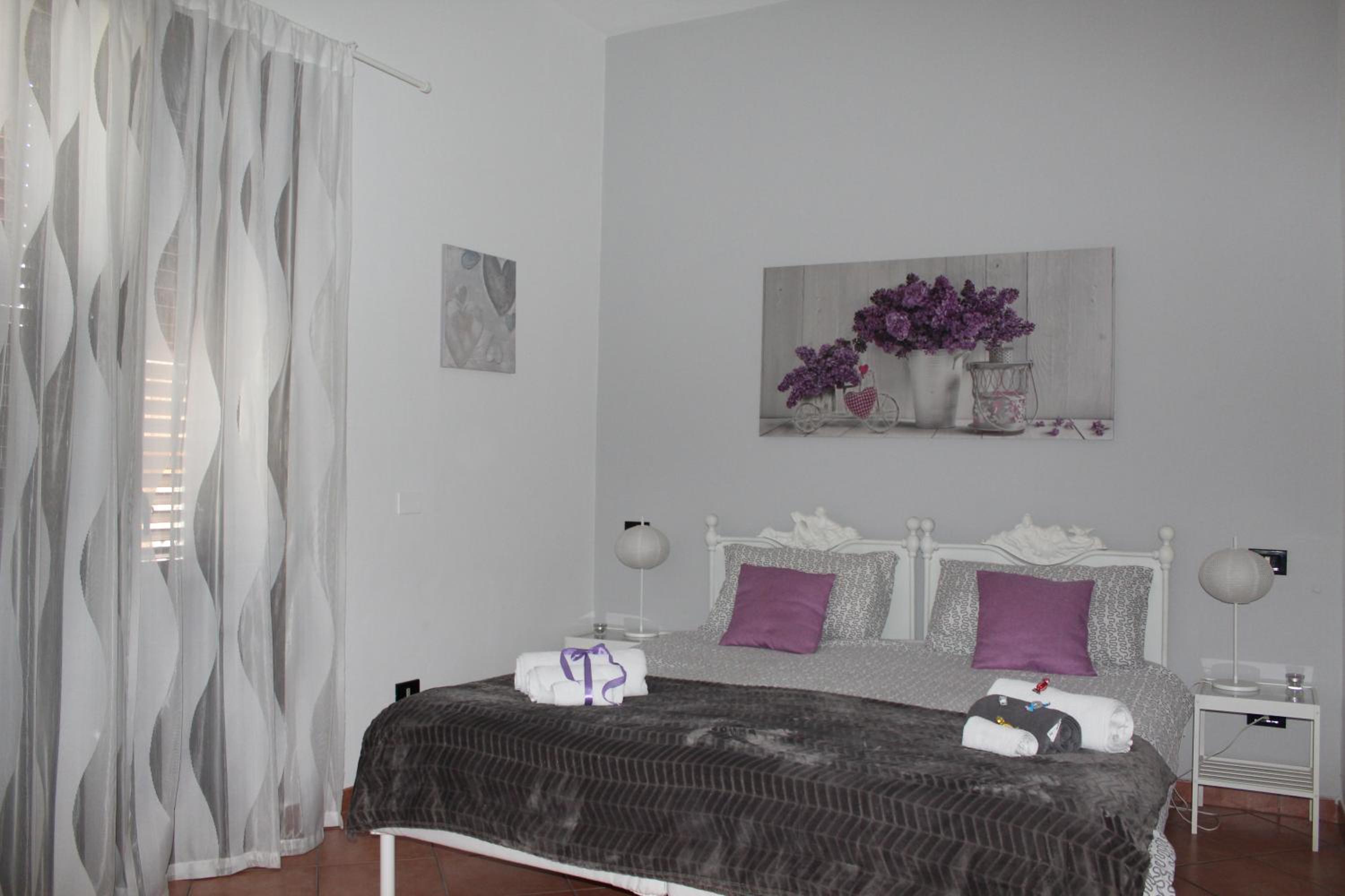Deluxe Double Room with Balcony - Photo 13