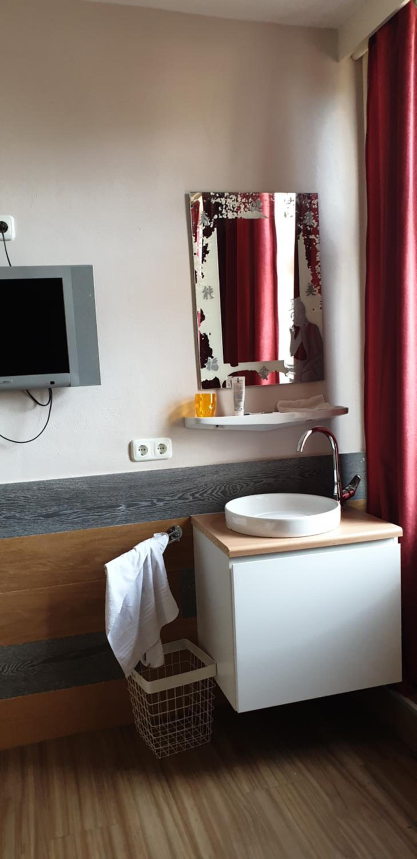 Single Room photo 3