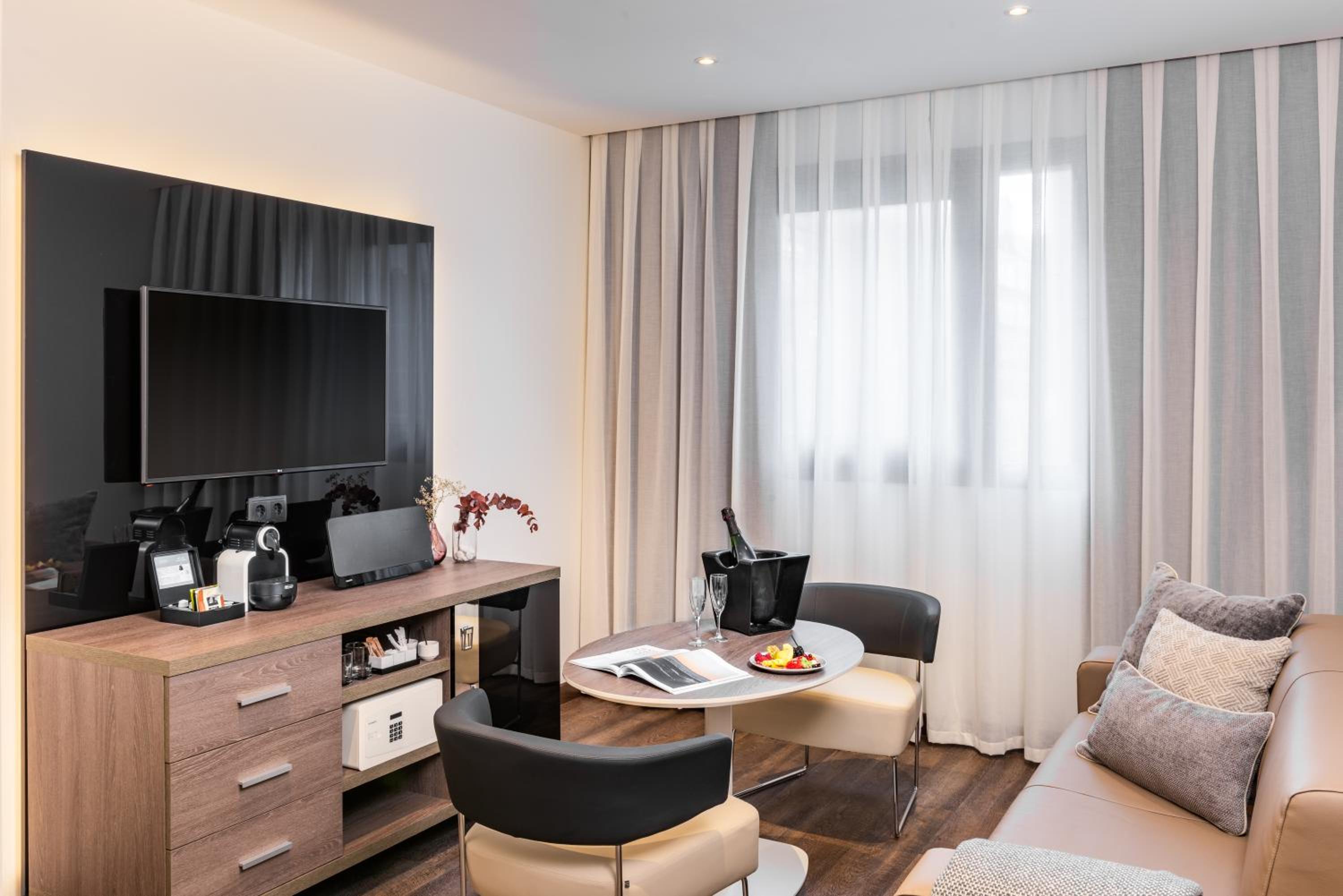 Junior Suite The Level