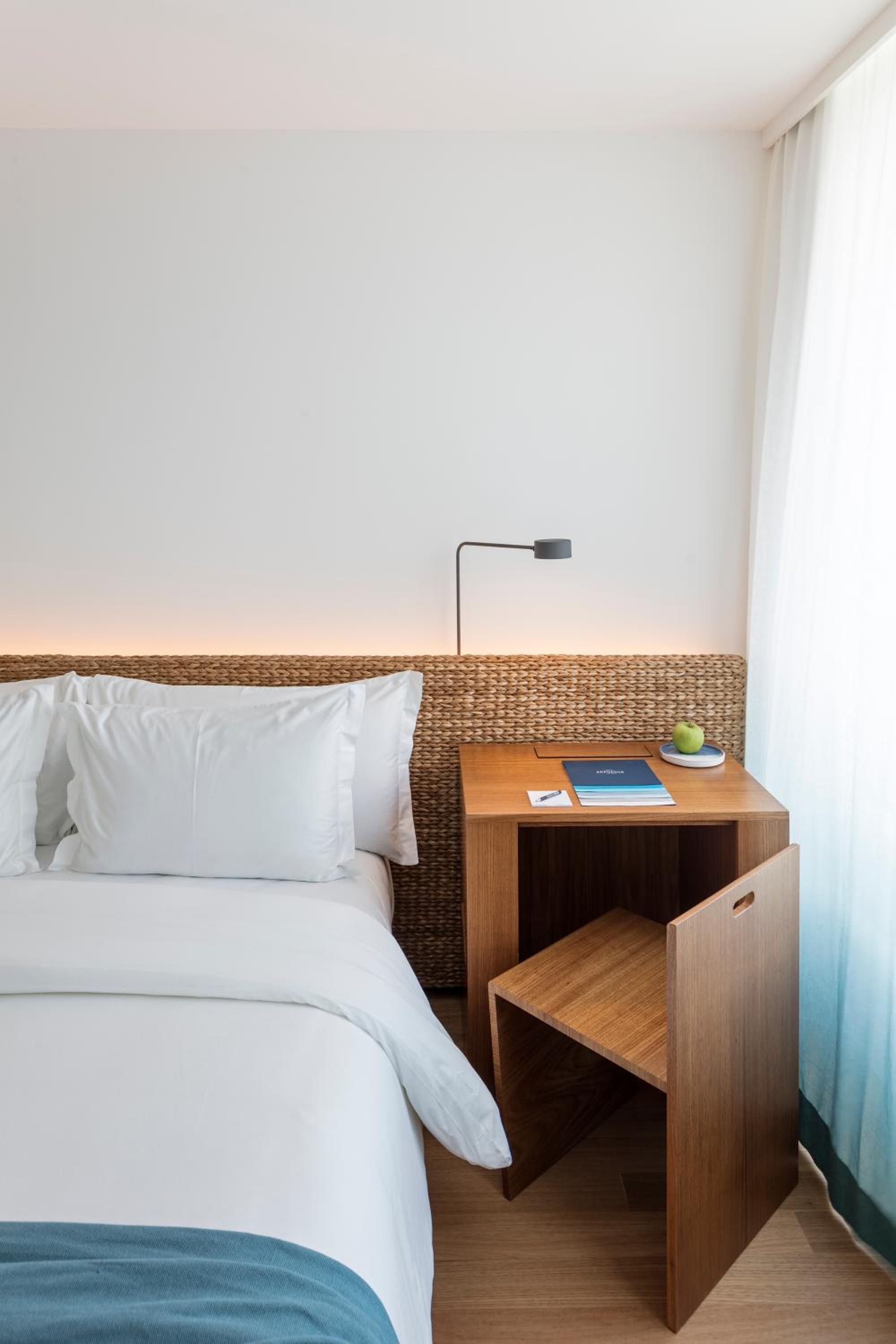 Medium room with city view