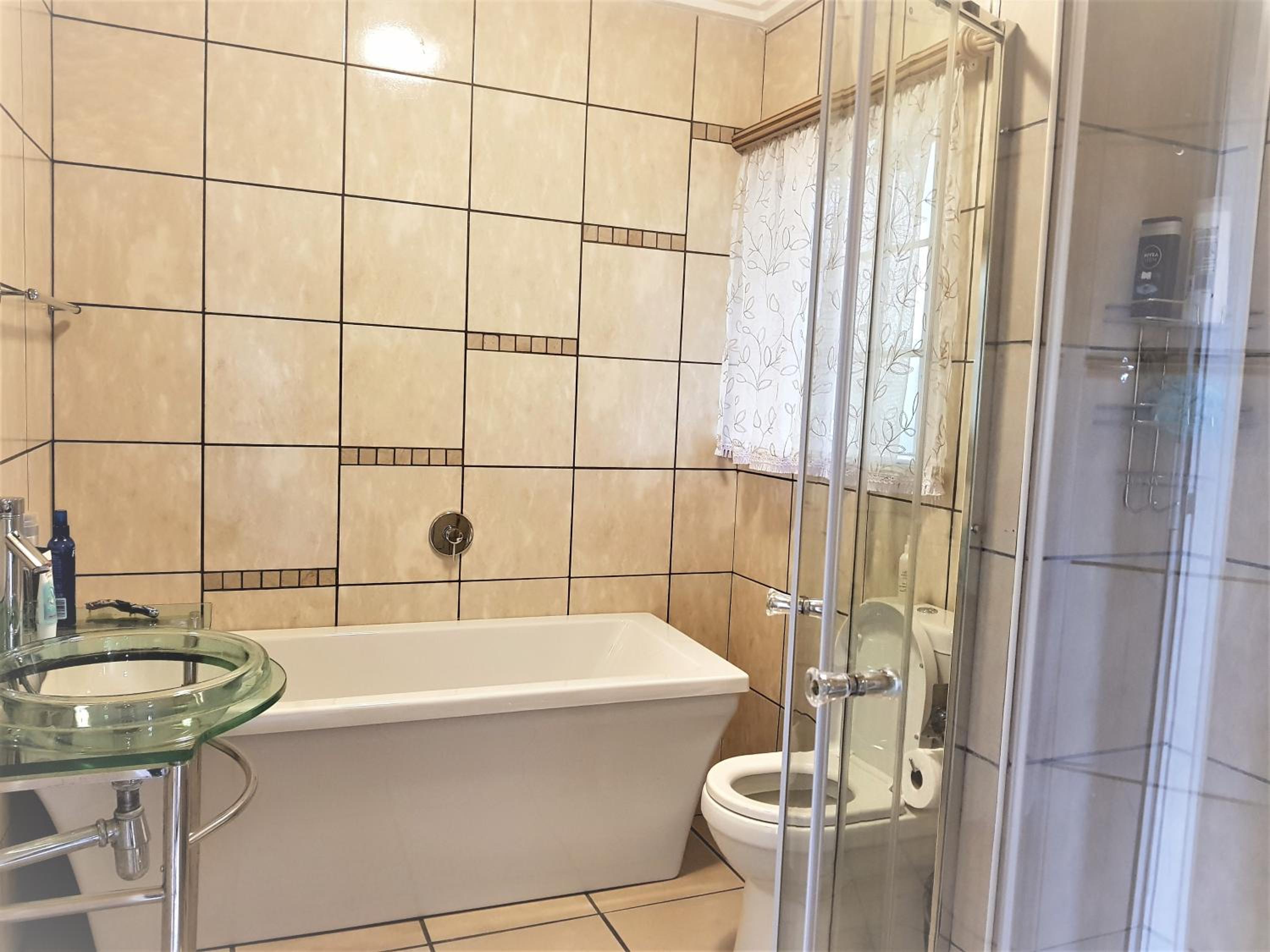 Standard Twin Room with Garden View photo 3