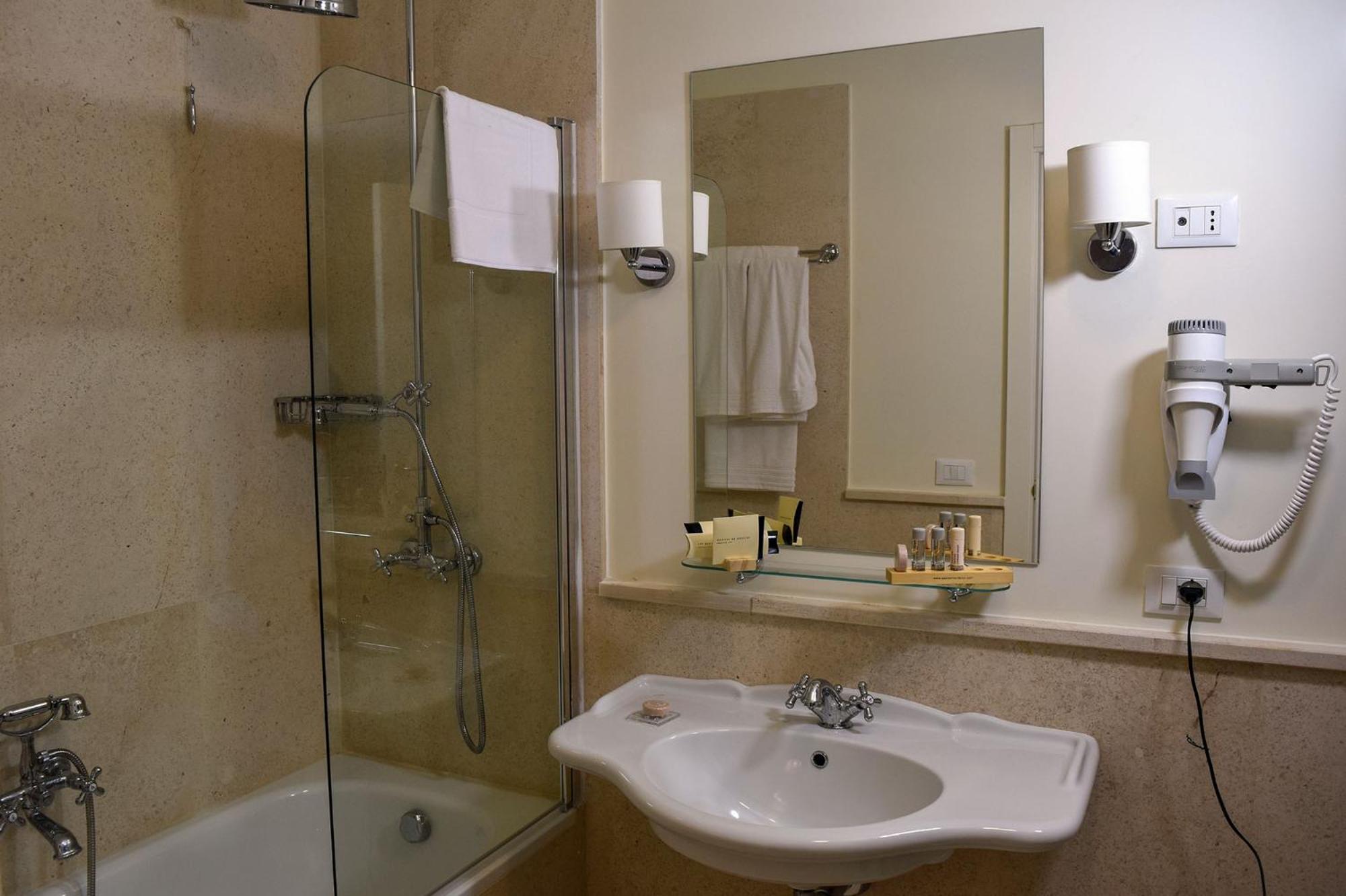Double Room - Photo 3