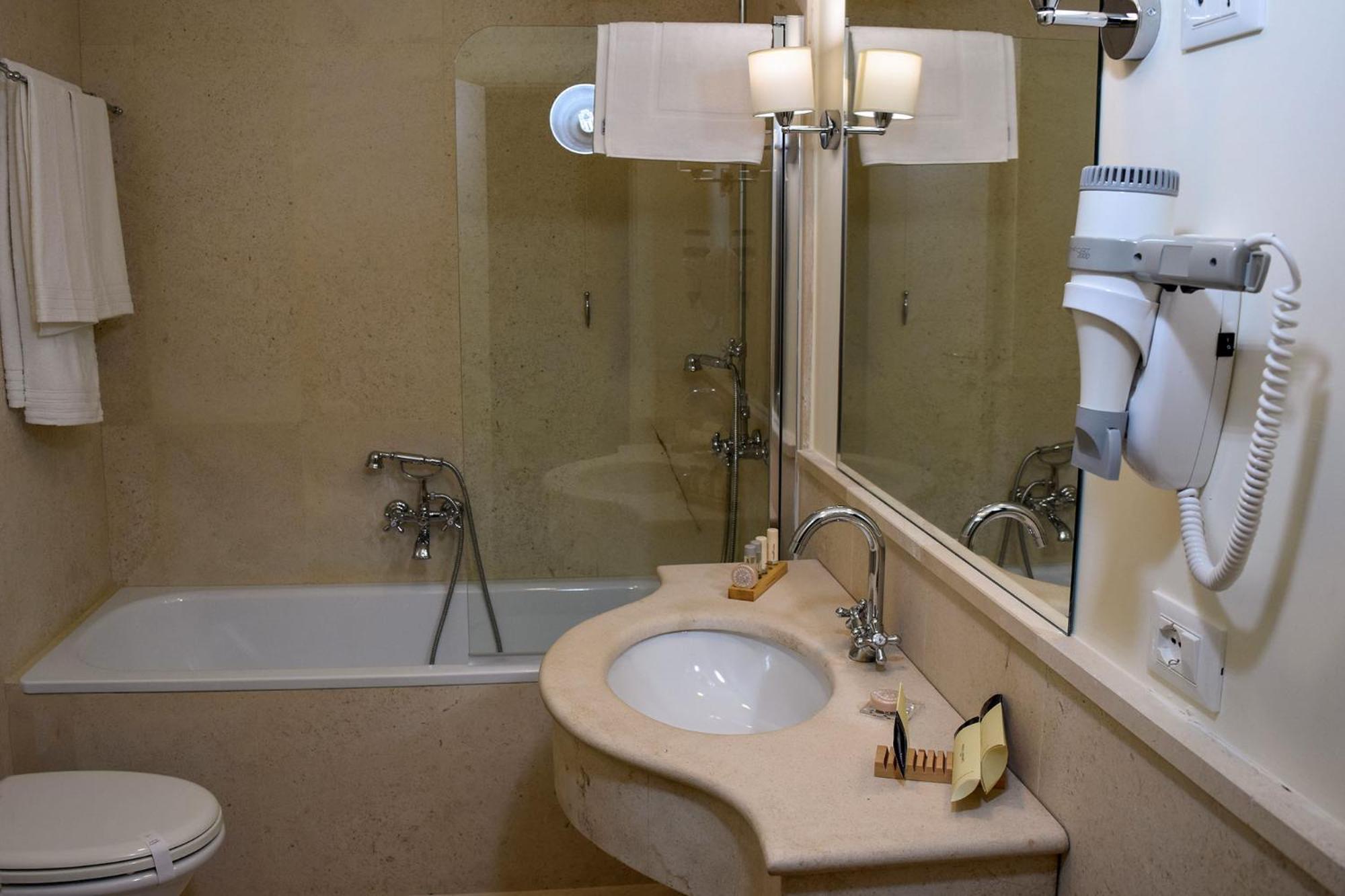 Double Room - Photo 6