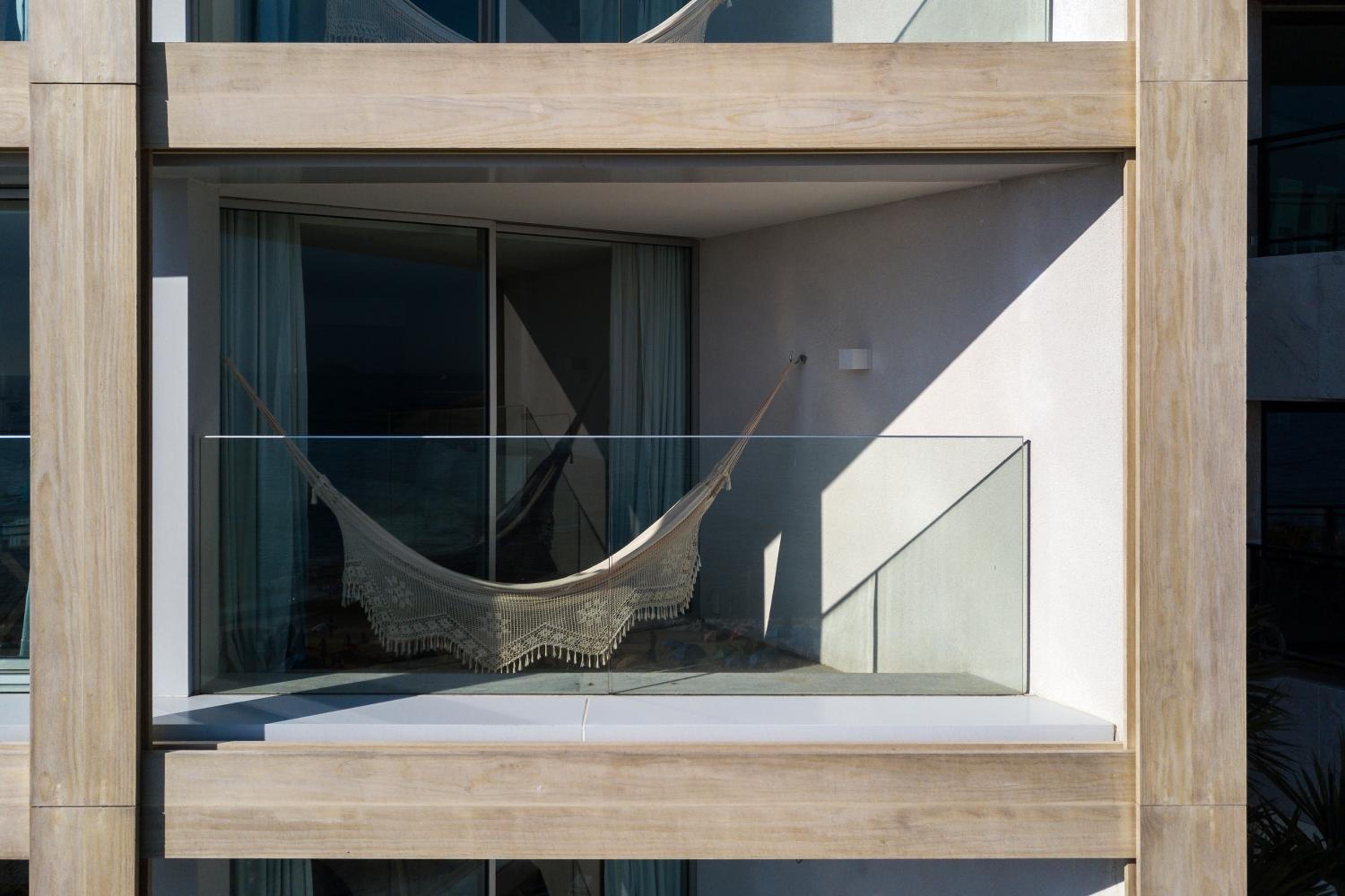 Large room with balcony with sea view