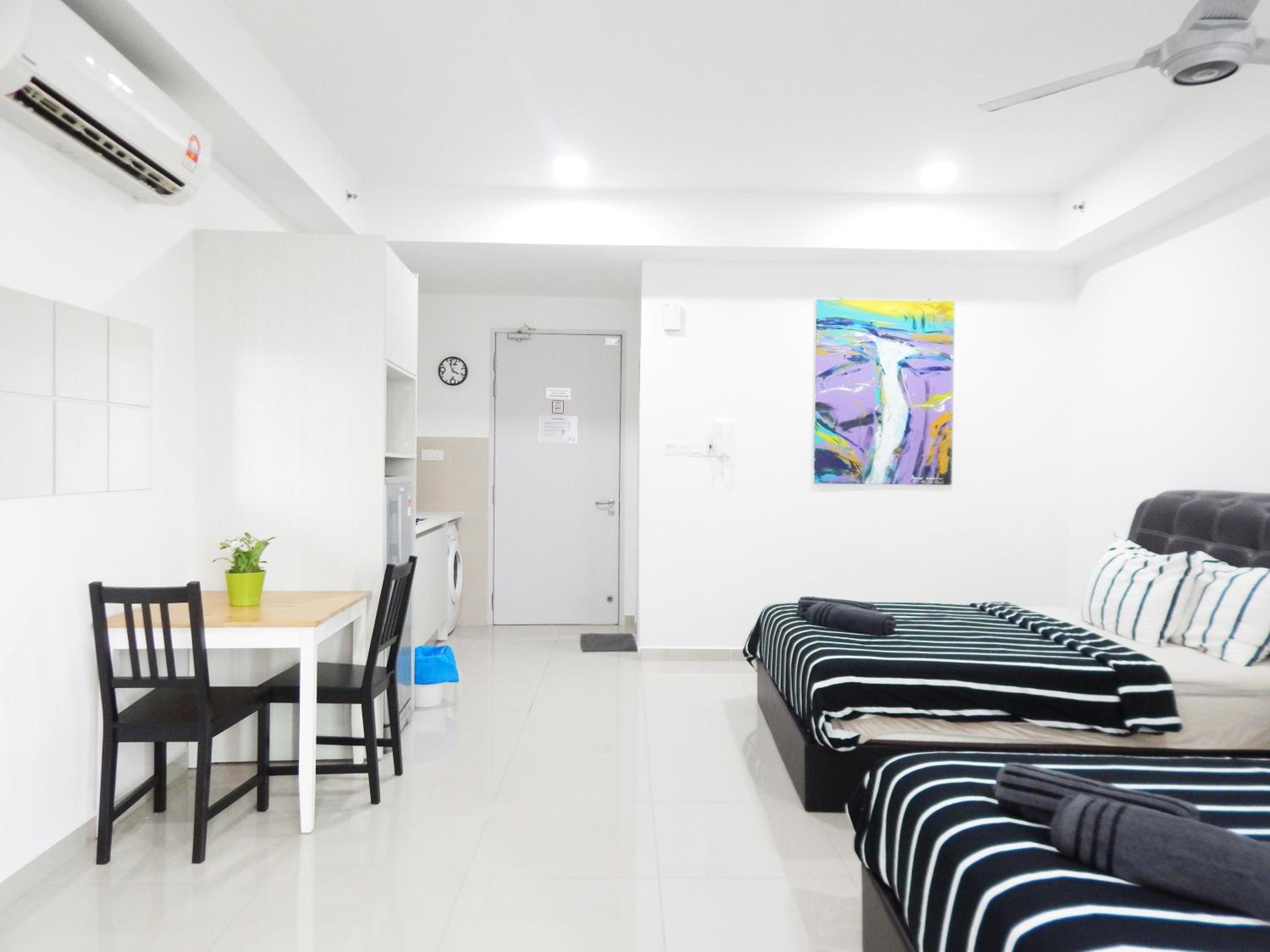 Studio Apartment photo 3