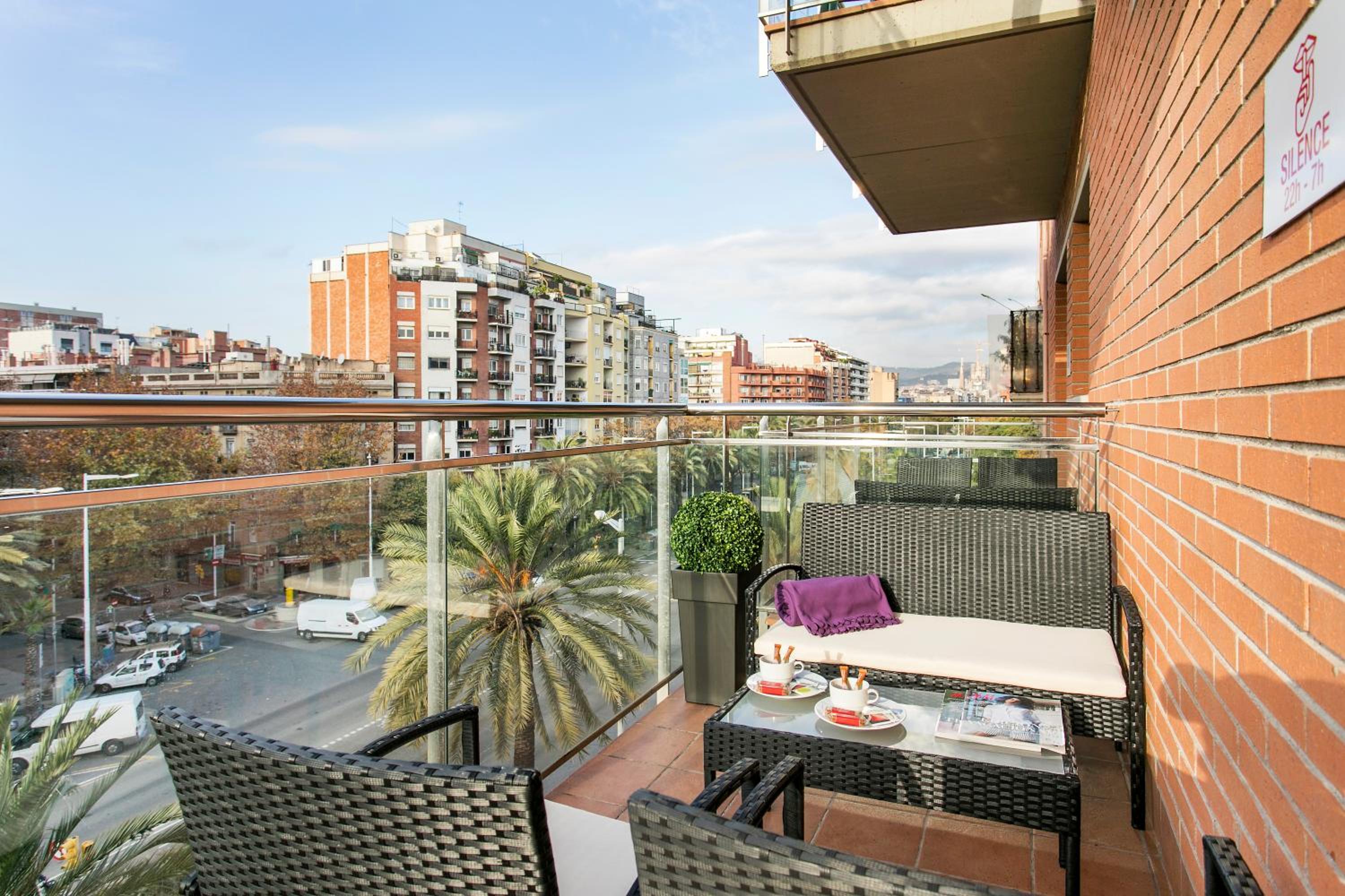 Two-Bedroom Apartment - Top Floor with Sagrada Familia views photo 3
