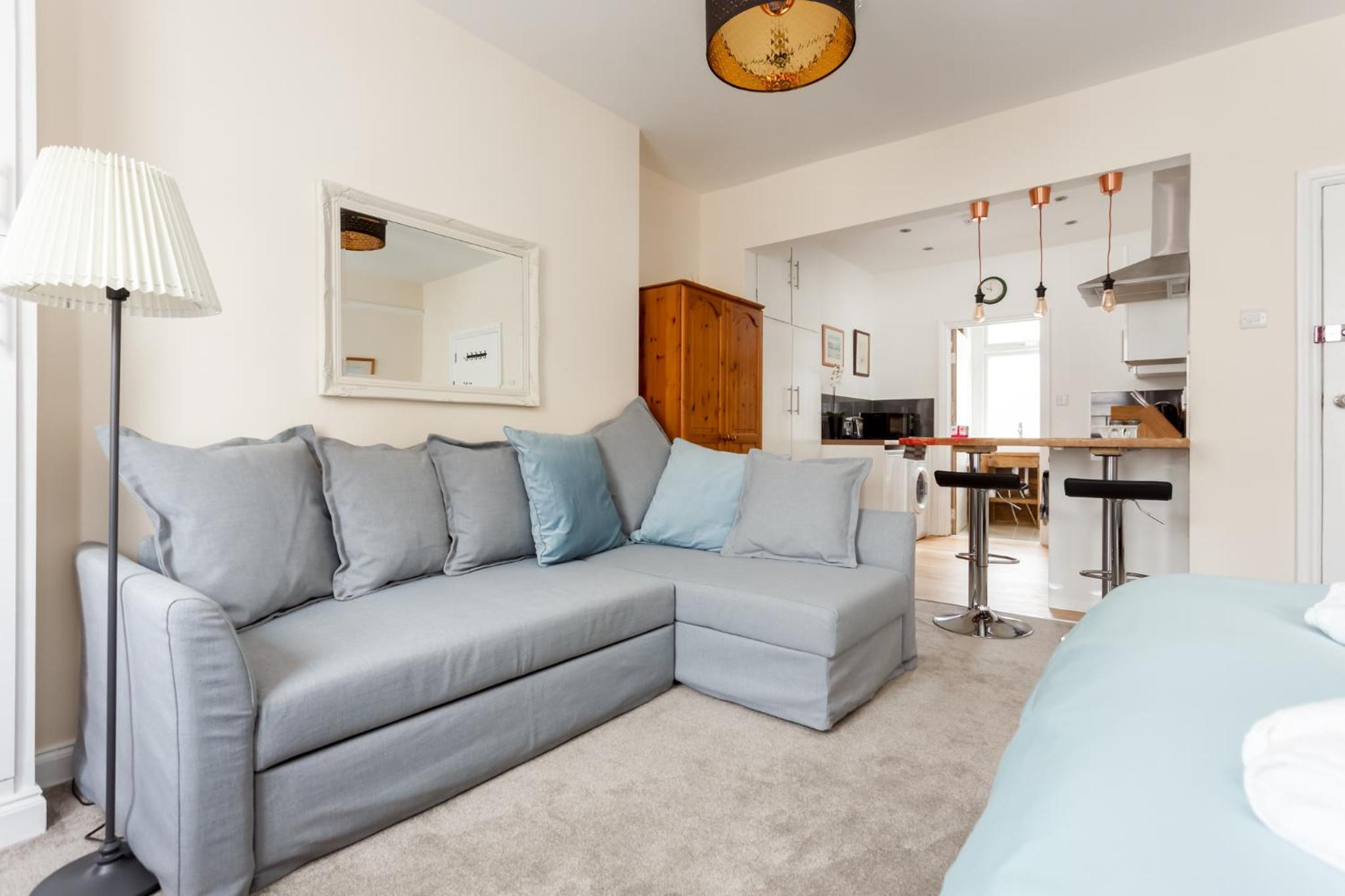 One-Bedroom Apartment - Photo 5