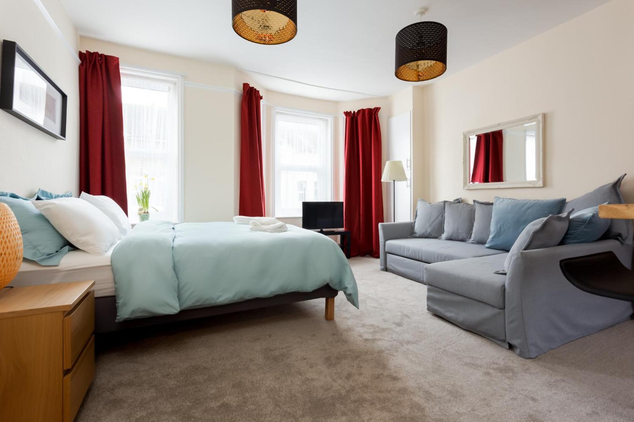 One-Bedroom Apartment - Photo 9