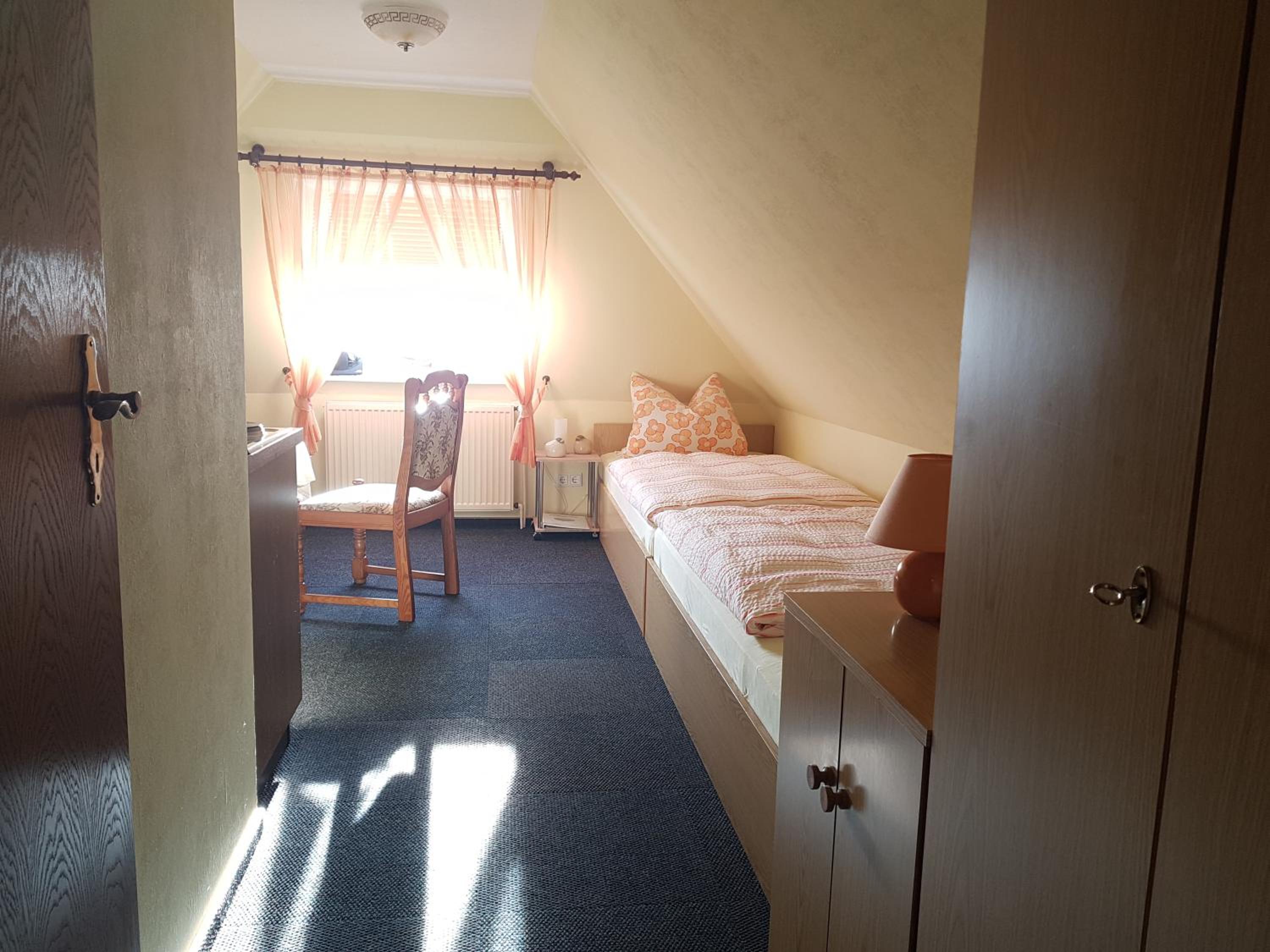 Twin Room with Private Bathroom photo 1