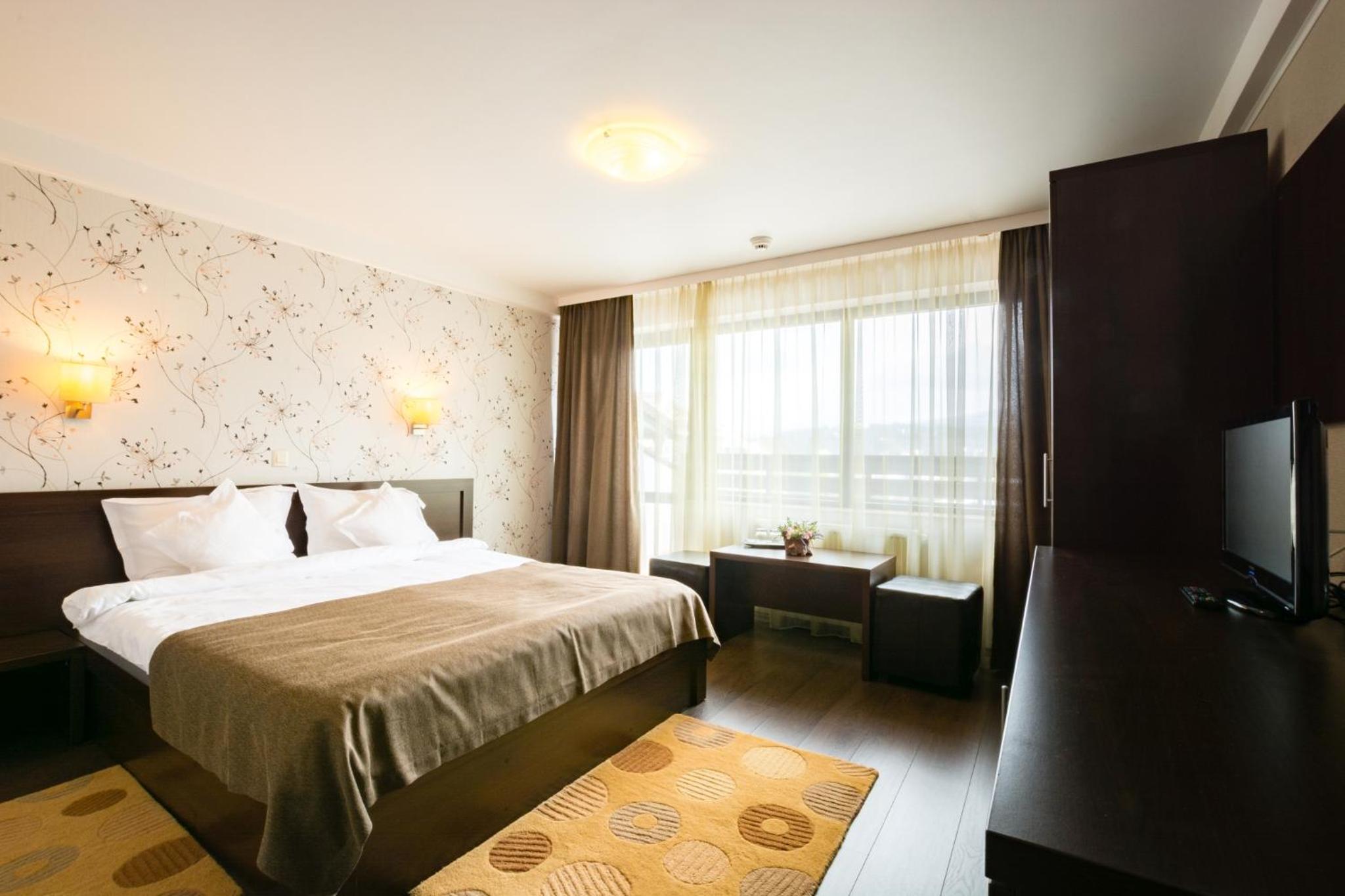 Deluxe Room - Photo 8
