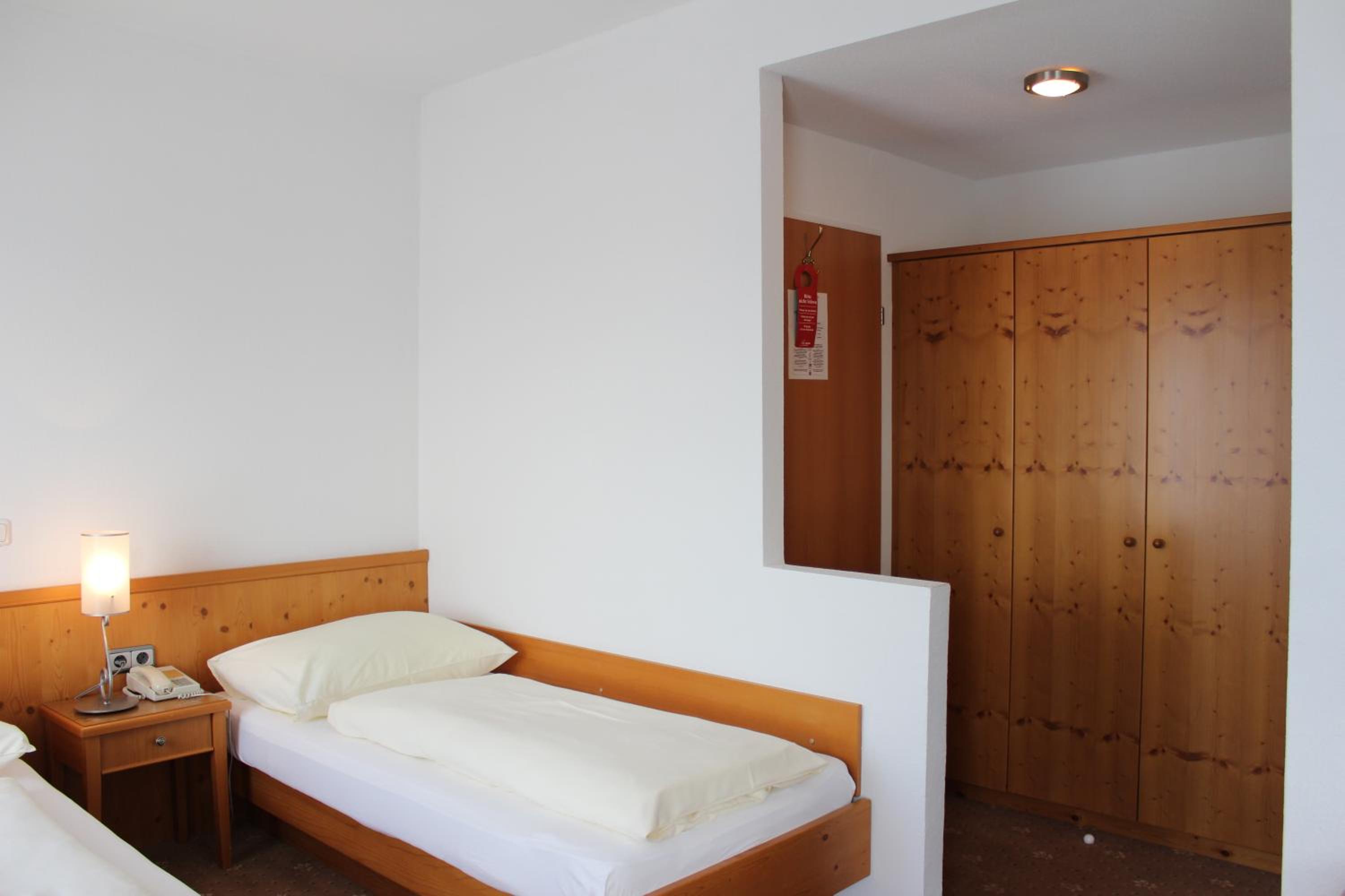 Premium Single Room photo 3