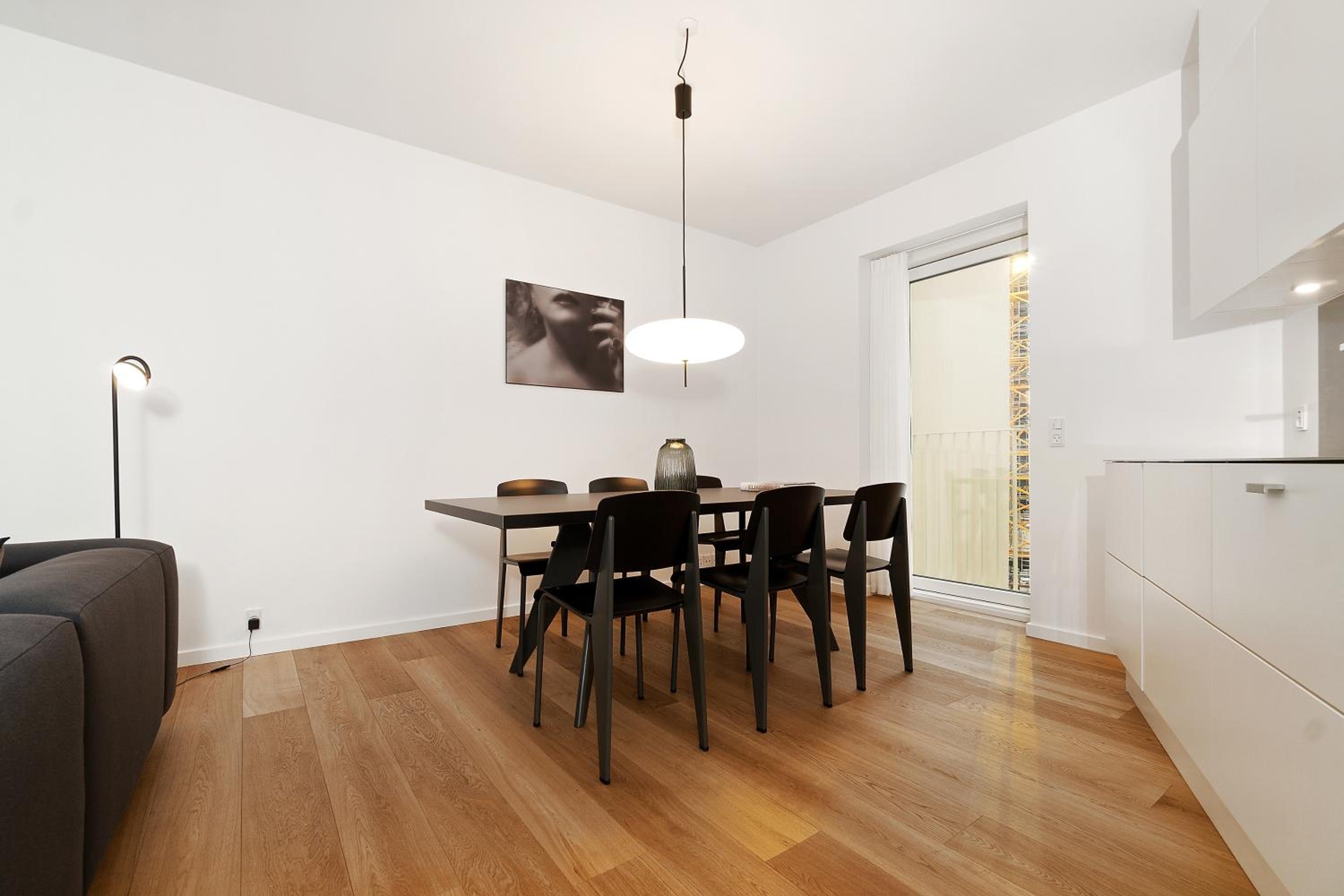 One-Bedroom Apartment photo 2