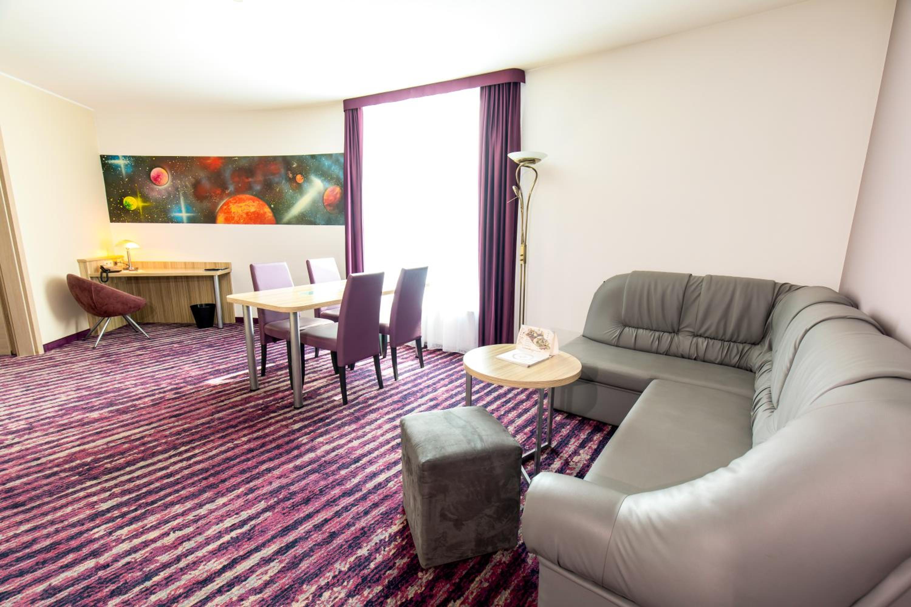One-Bedroom Apartment - Photo 2