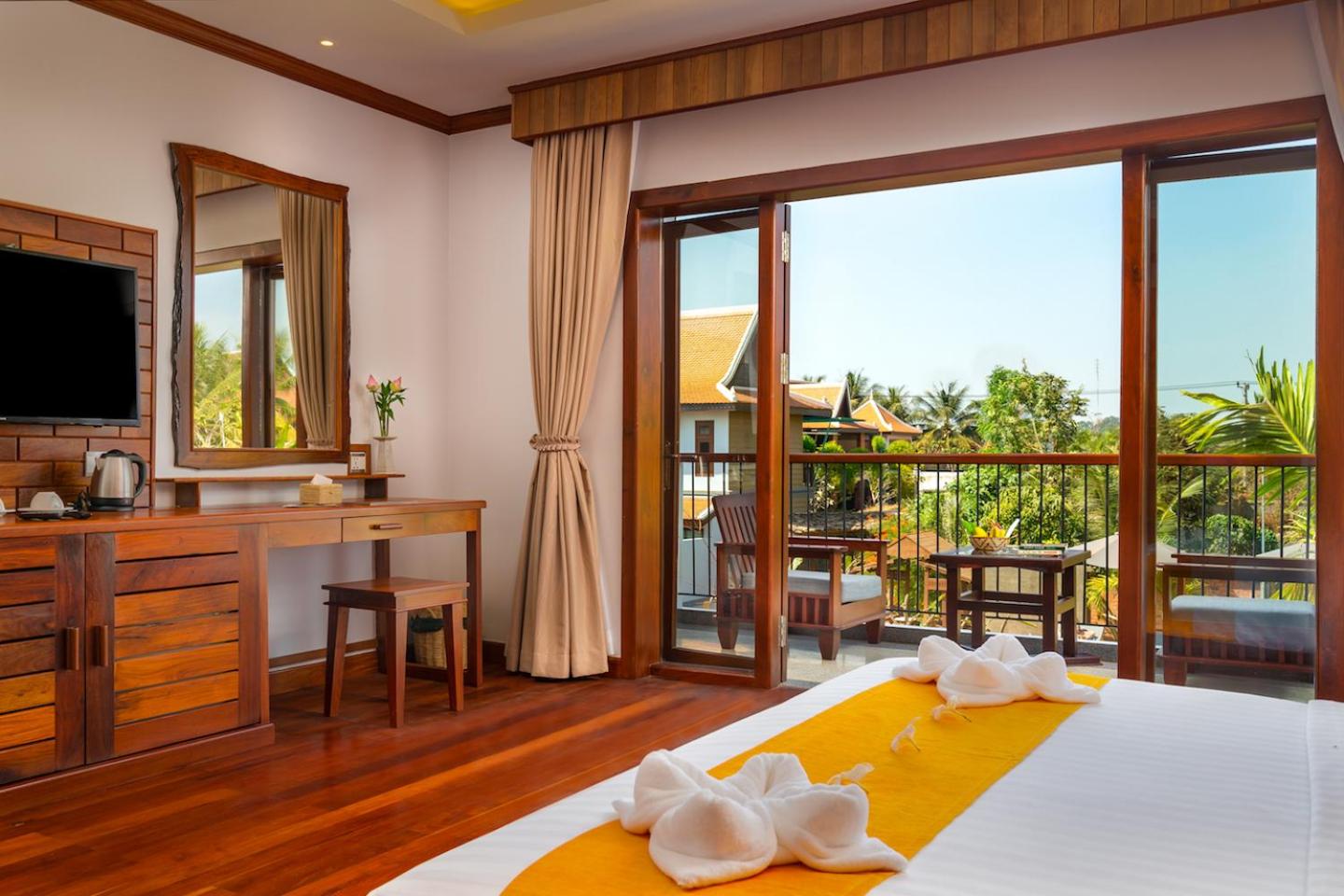 Deluxe Double -Modern style- Pool view with Private balcony photo 2