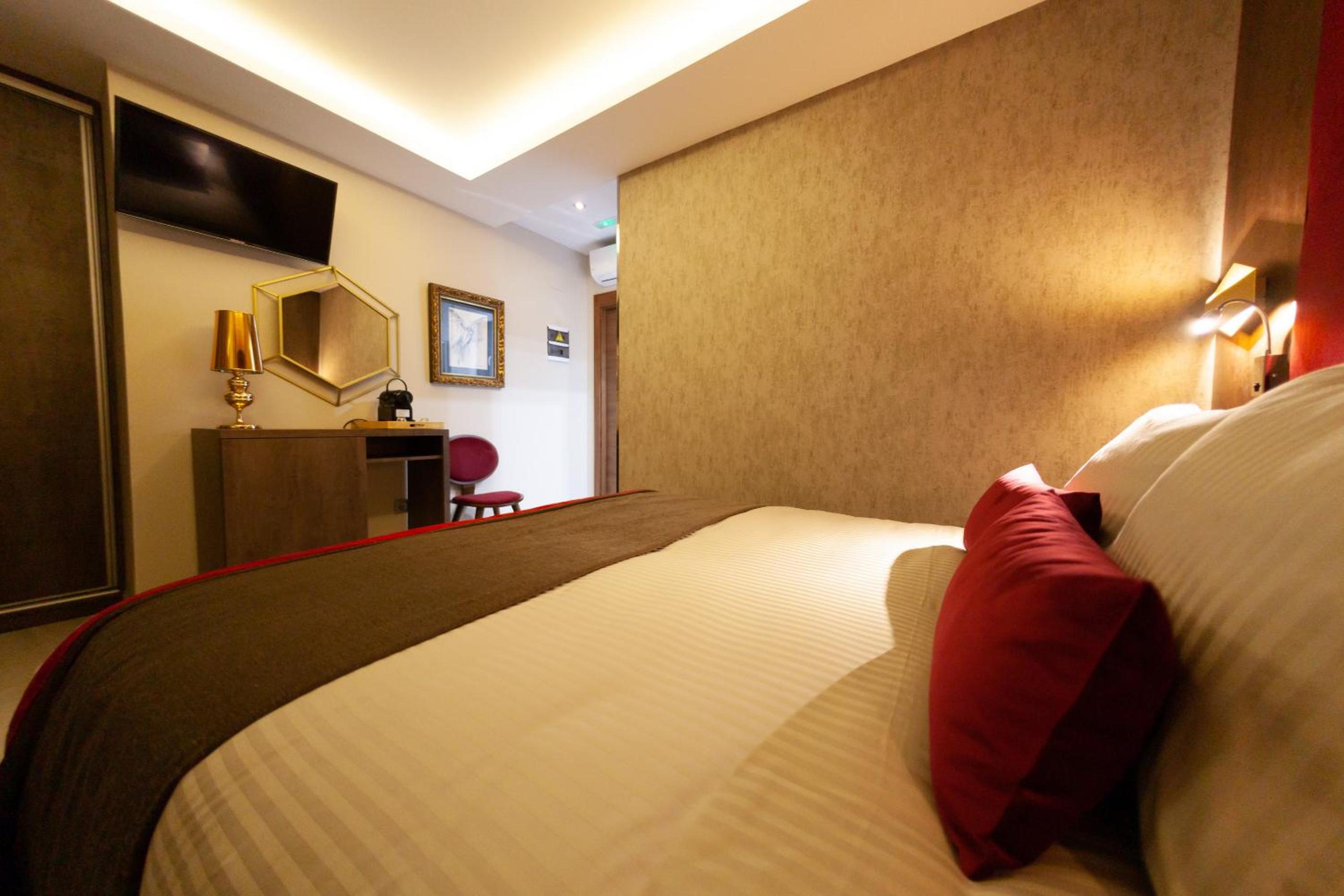 Suite - Photo 3