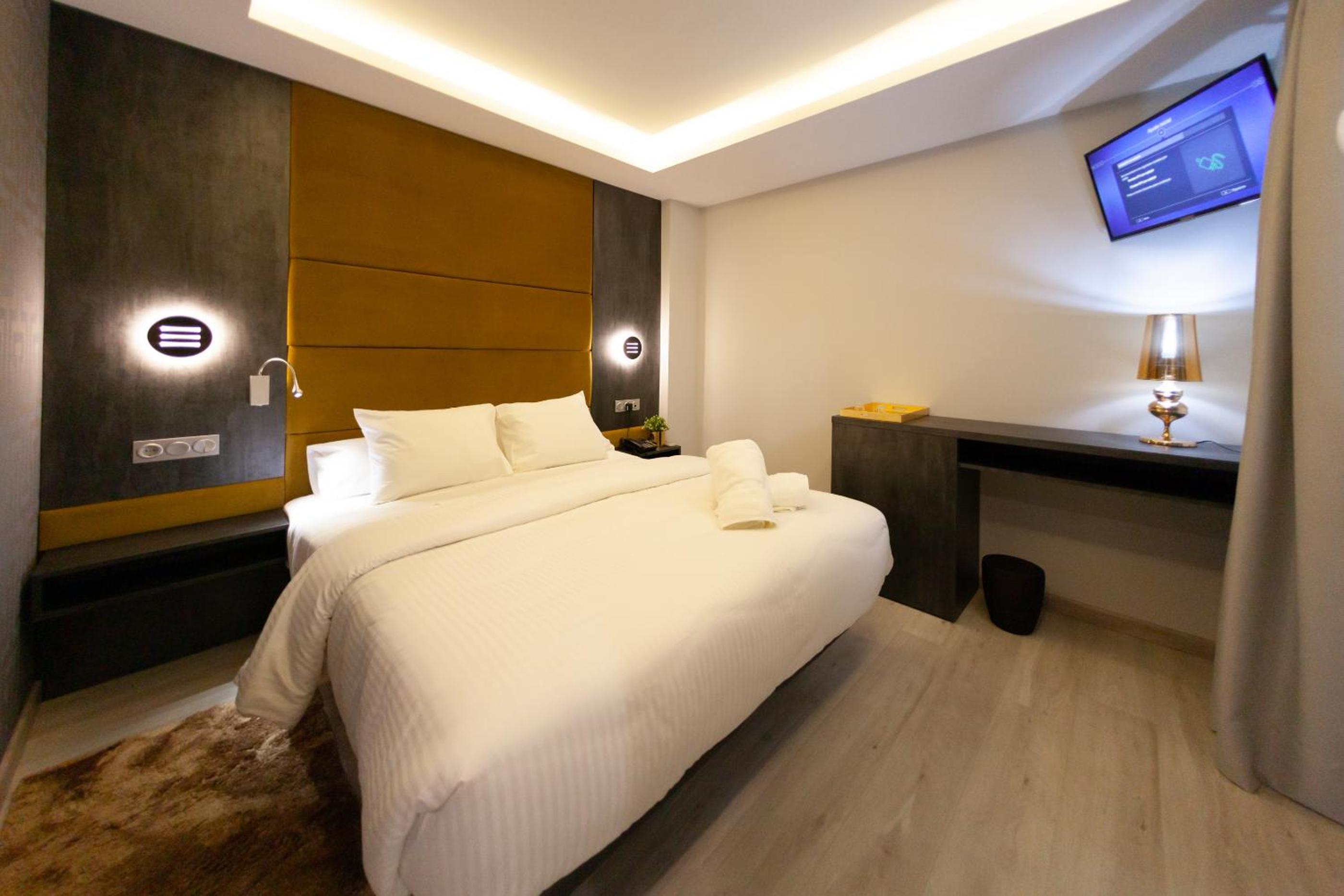 Large Double Room - Photo 2