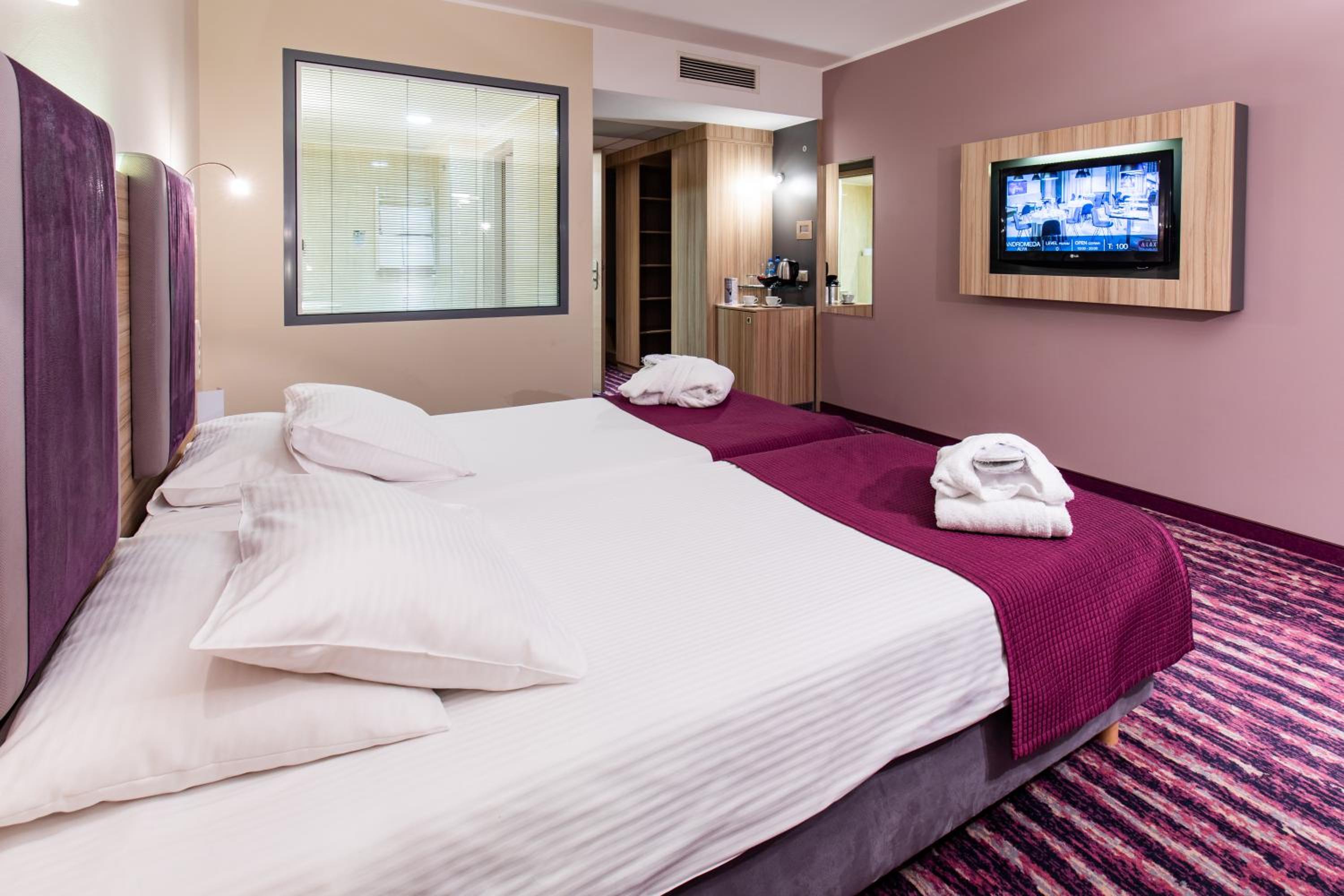 Business Twin Room - Photo 2