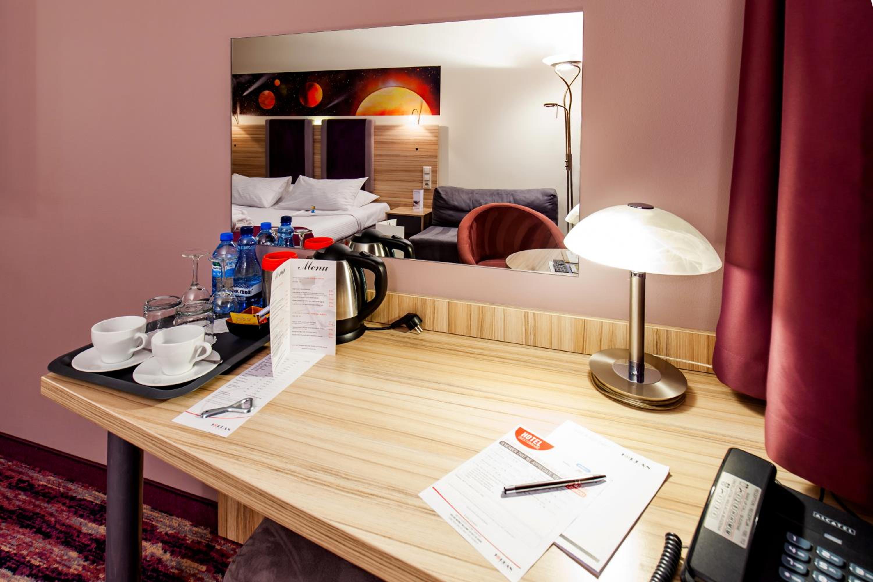 Business Twin Room - Photo 9