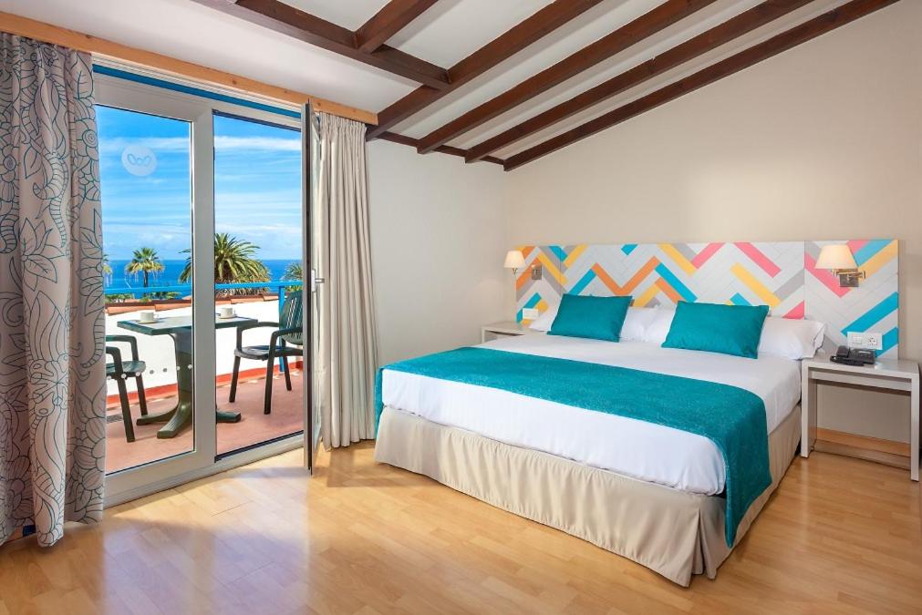 Superior Double Room thumbnail 5