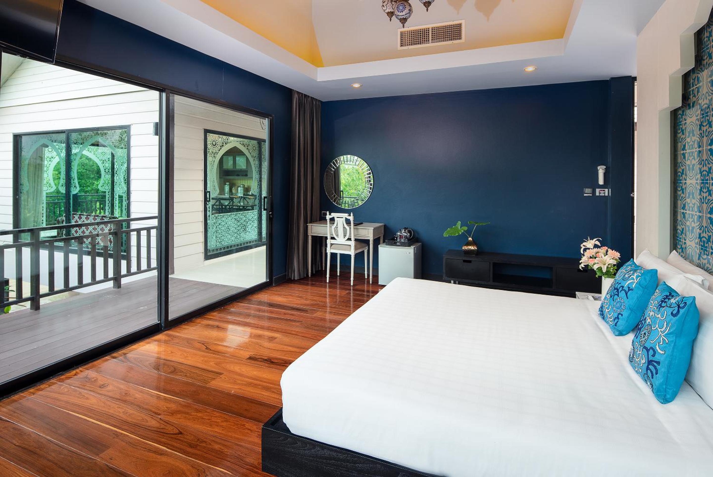 Two-Bedroom Sea House