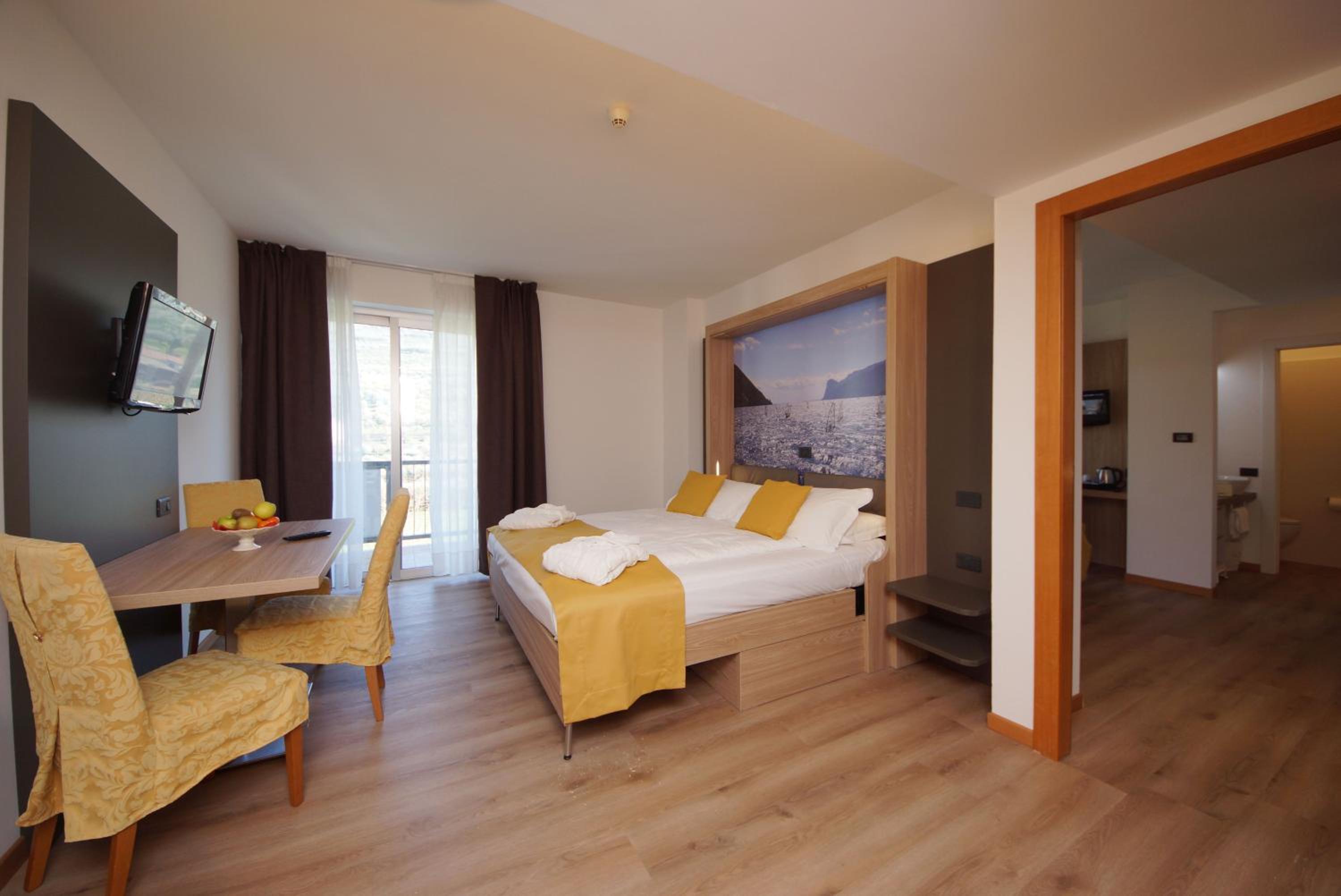 Family Room Suite - Photo 1