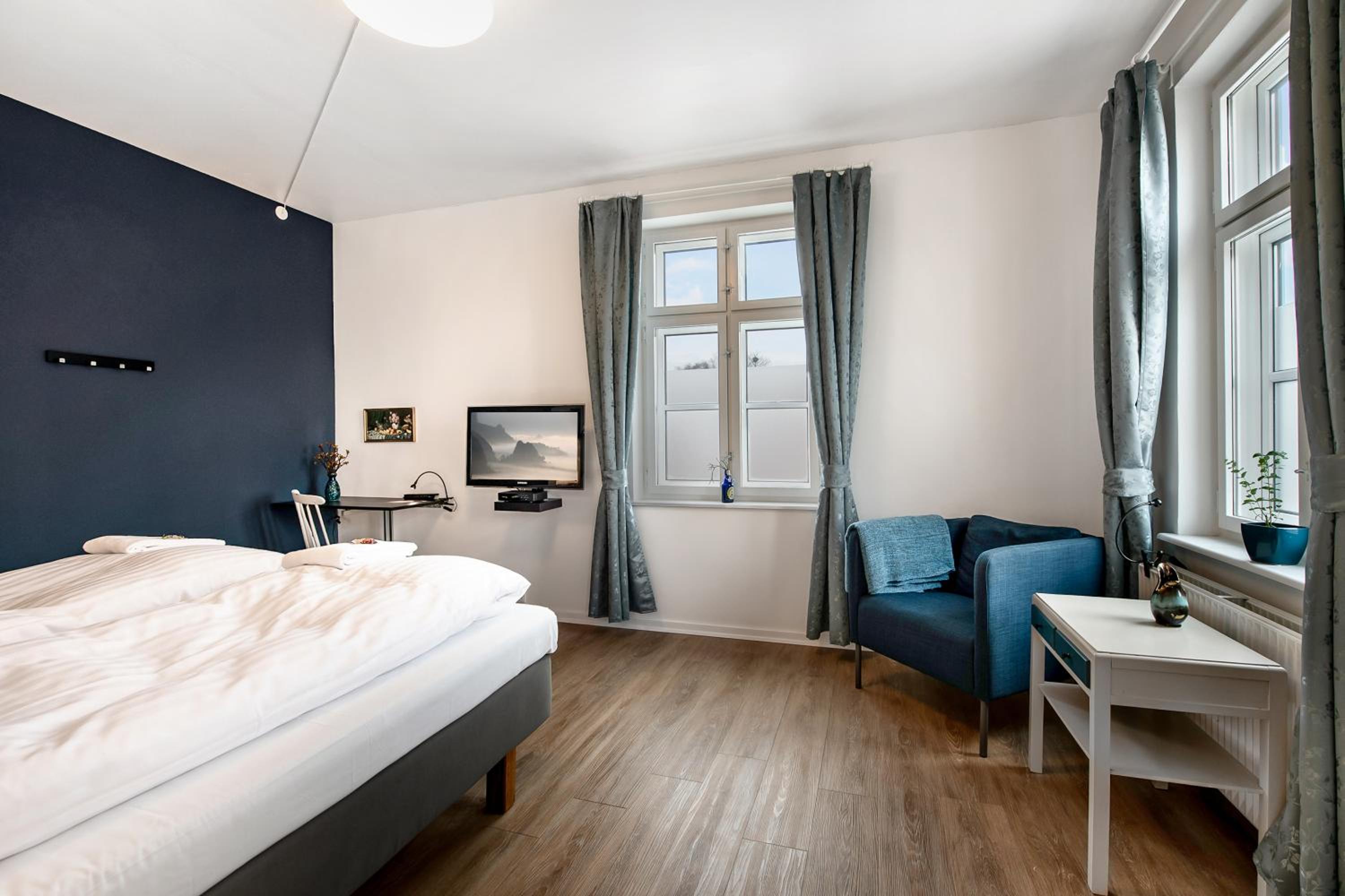 Double Room with Shared Bathroom photo 2
