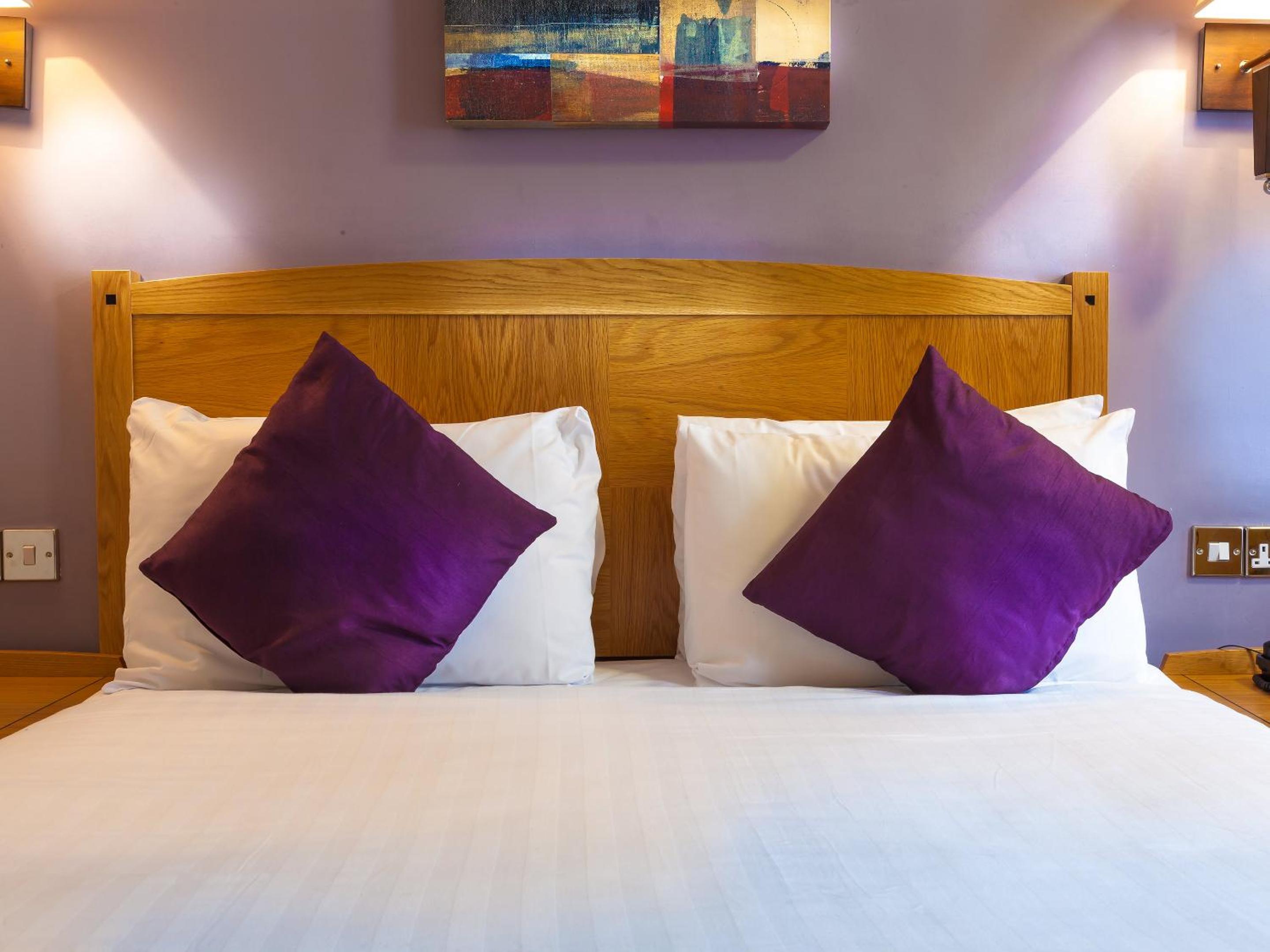 Compact Double Room with Air Conditioning - Photo 3