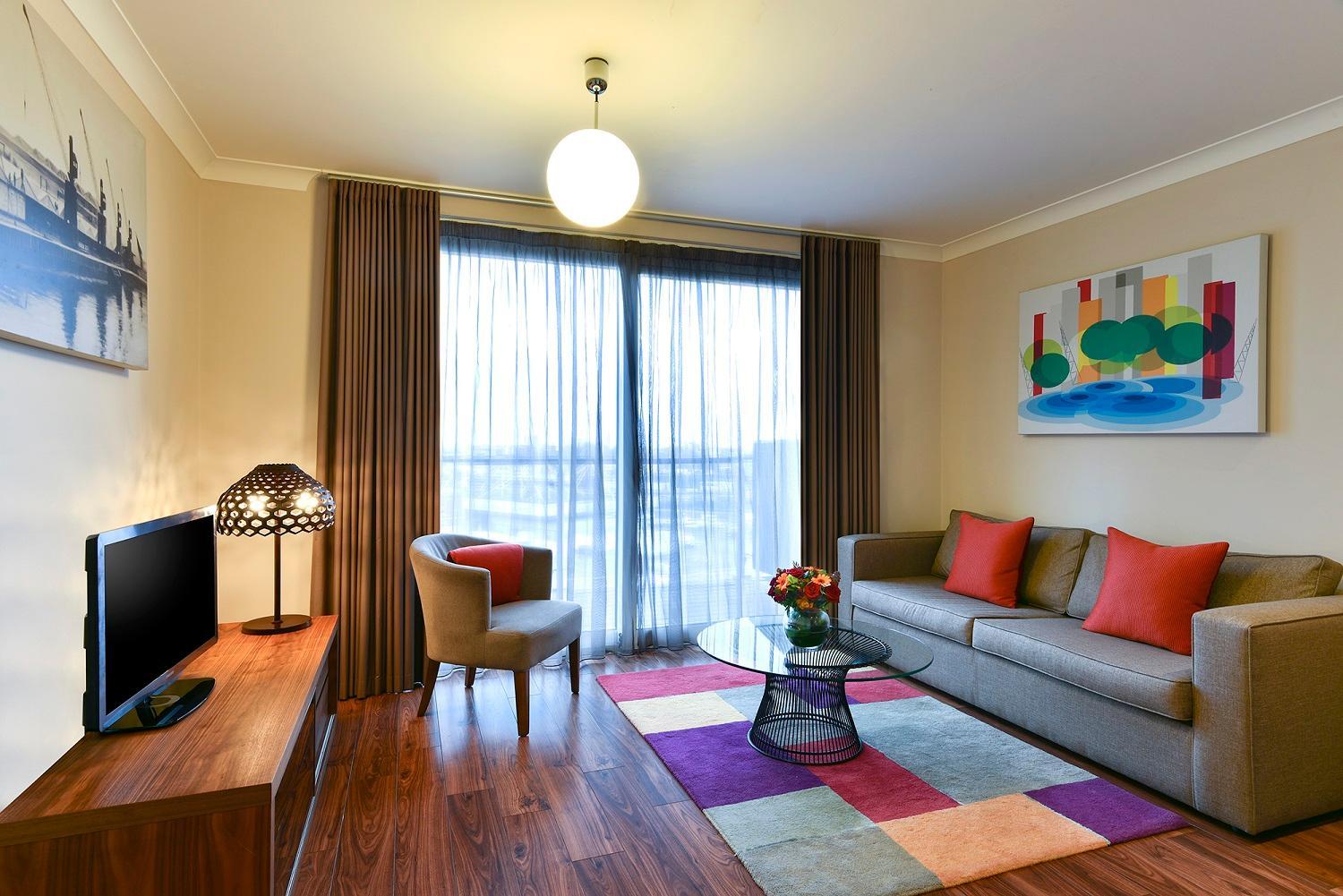 Deluxe One-Bedroom Apartment photo 2