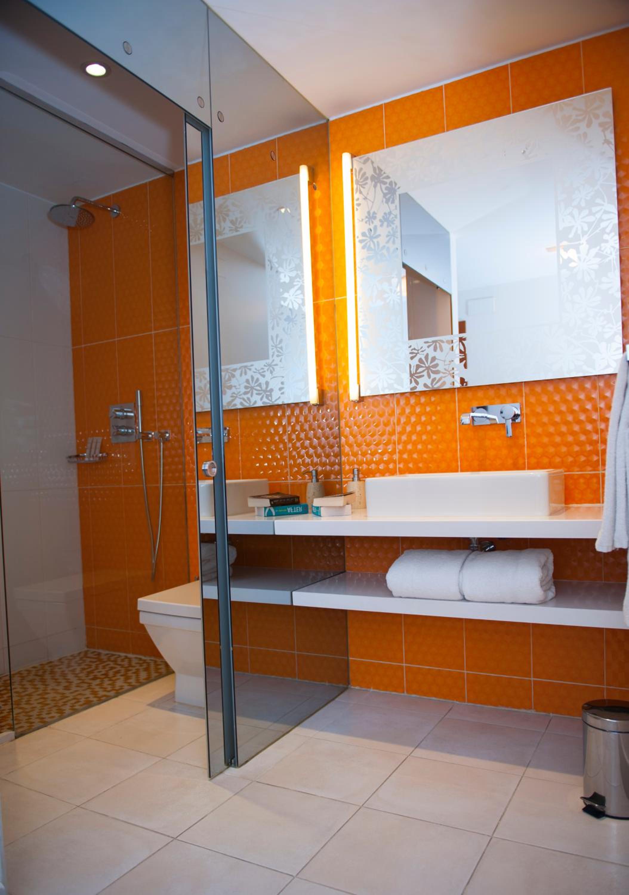 Double Room with Balcony - Photo 14