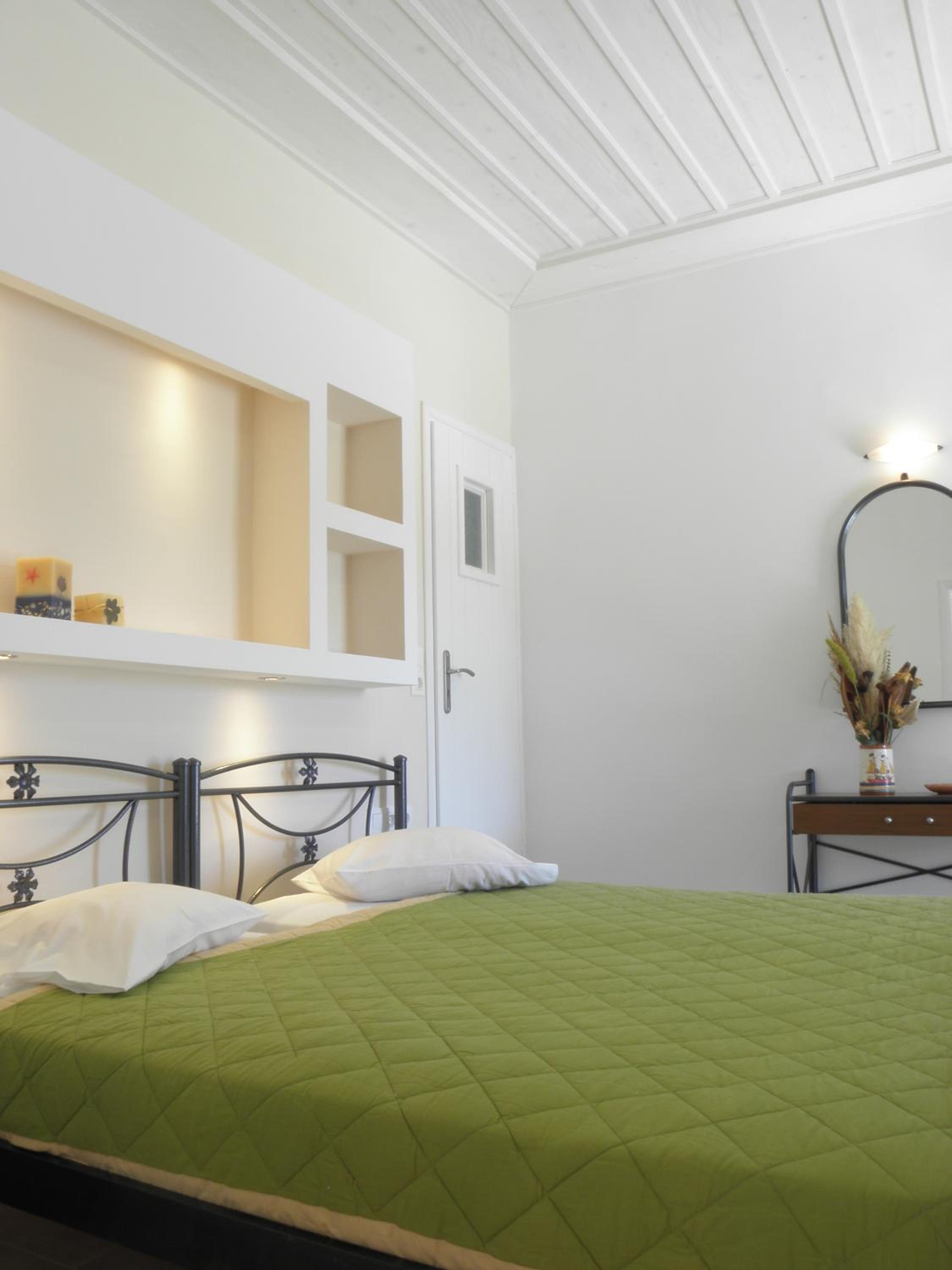 Family Two-Bedroom Apartment - Photo 4