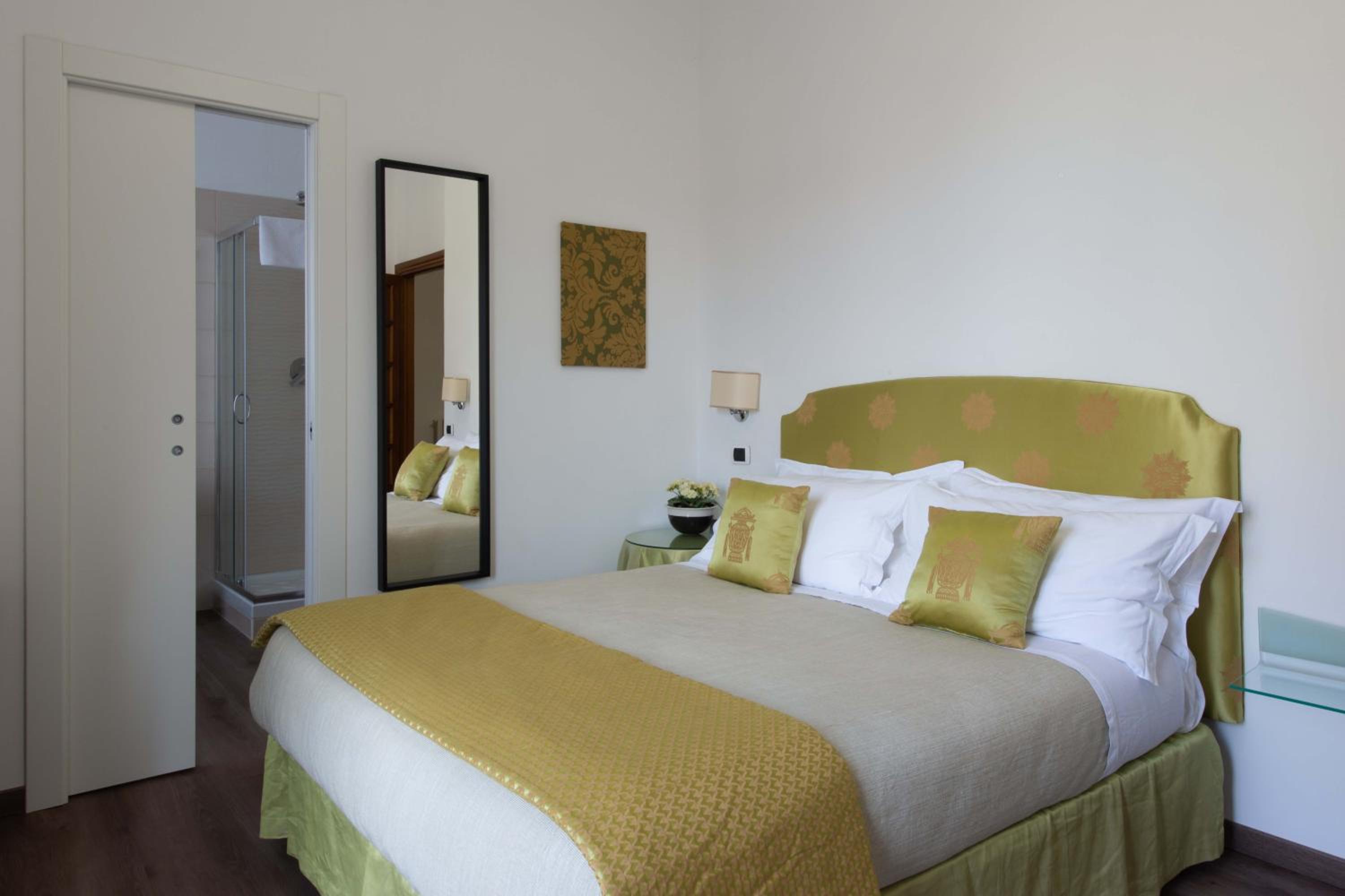 Double Room with Private Bathroom photo 2